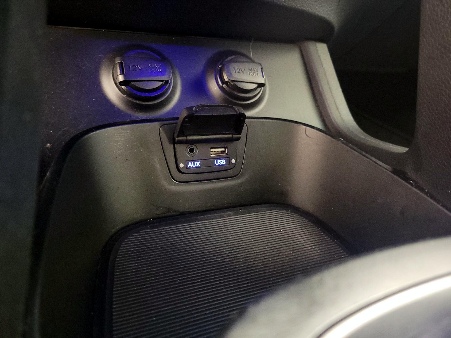 Thumbnail: 2015 Hyundai Santa Fe - 19