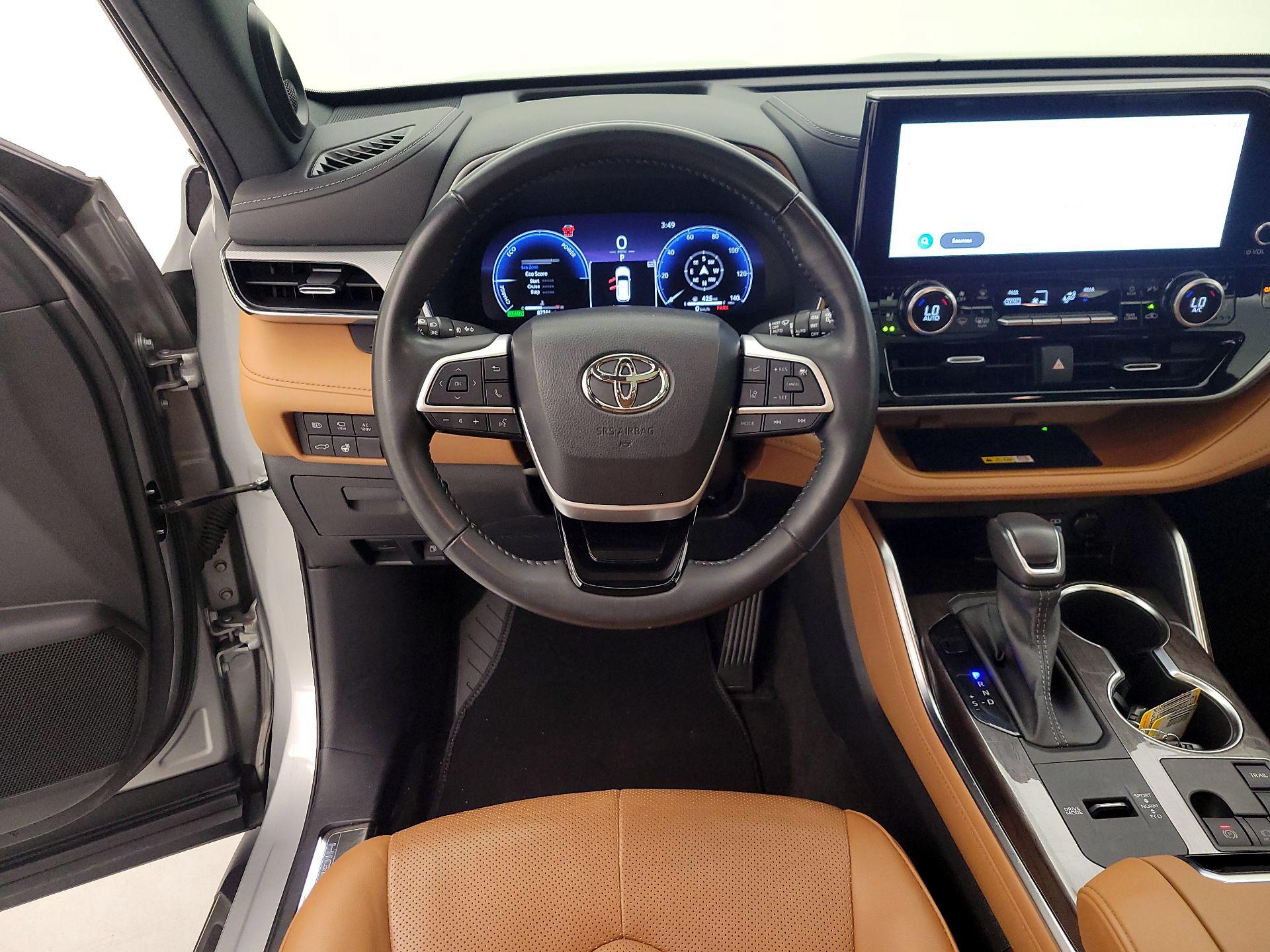 Thumbnail: 2023 Toyota Highlander - 10