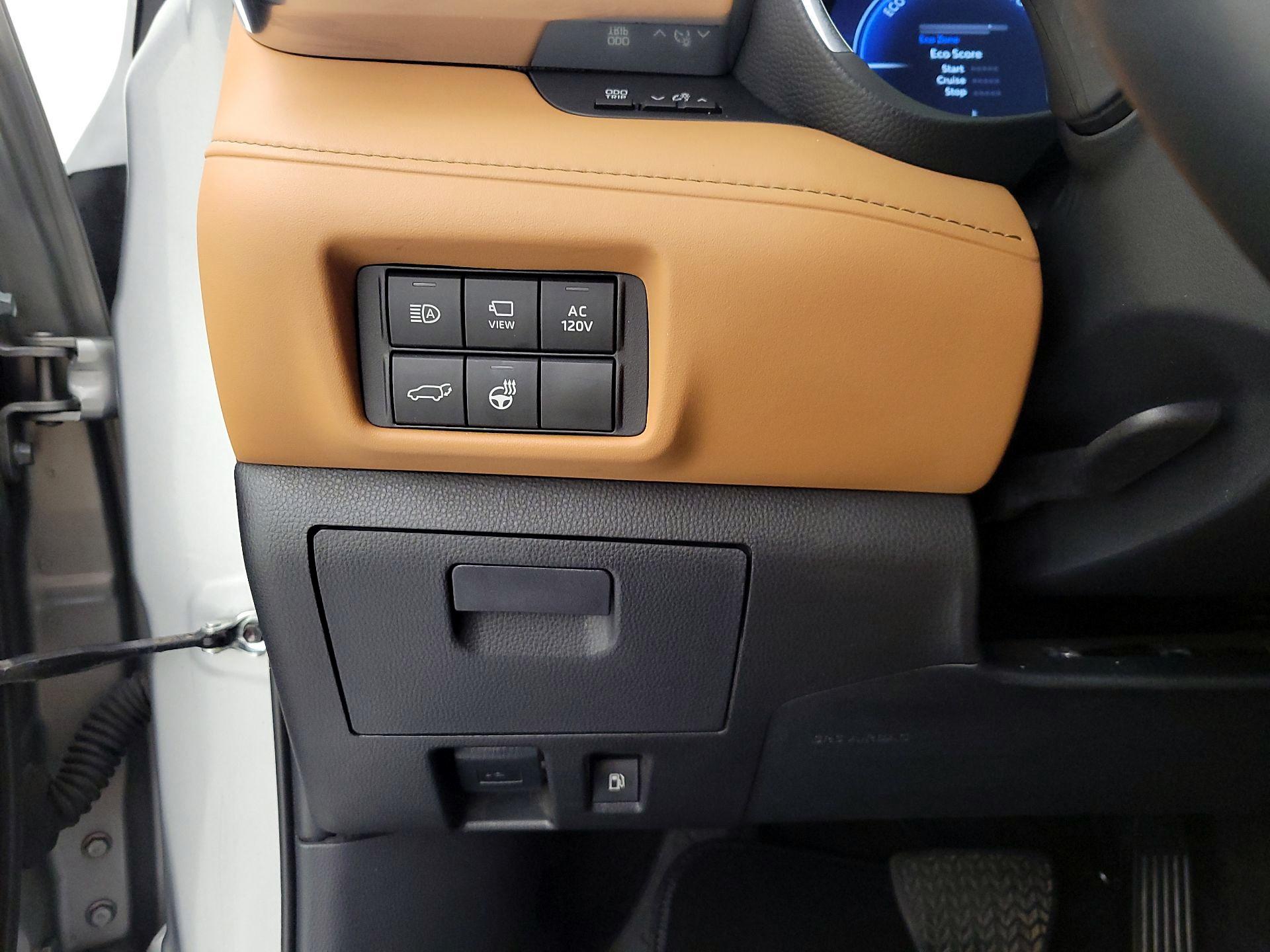 Thumbnail: 2023 Toyota Highlander - 13