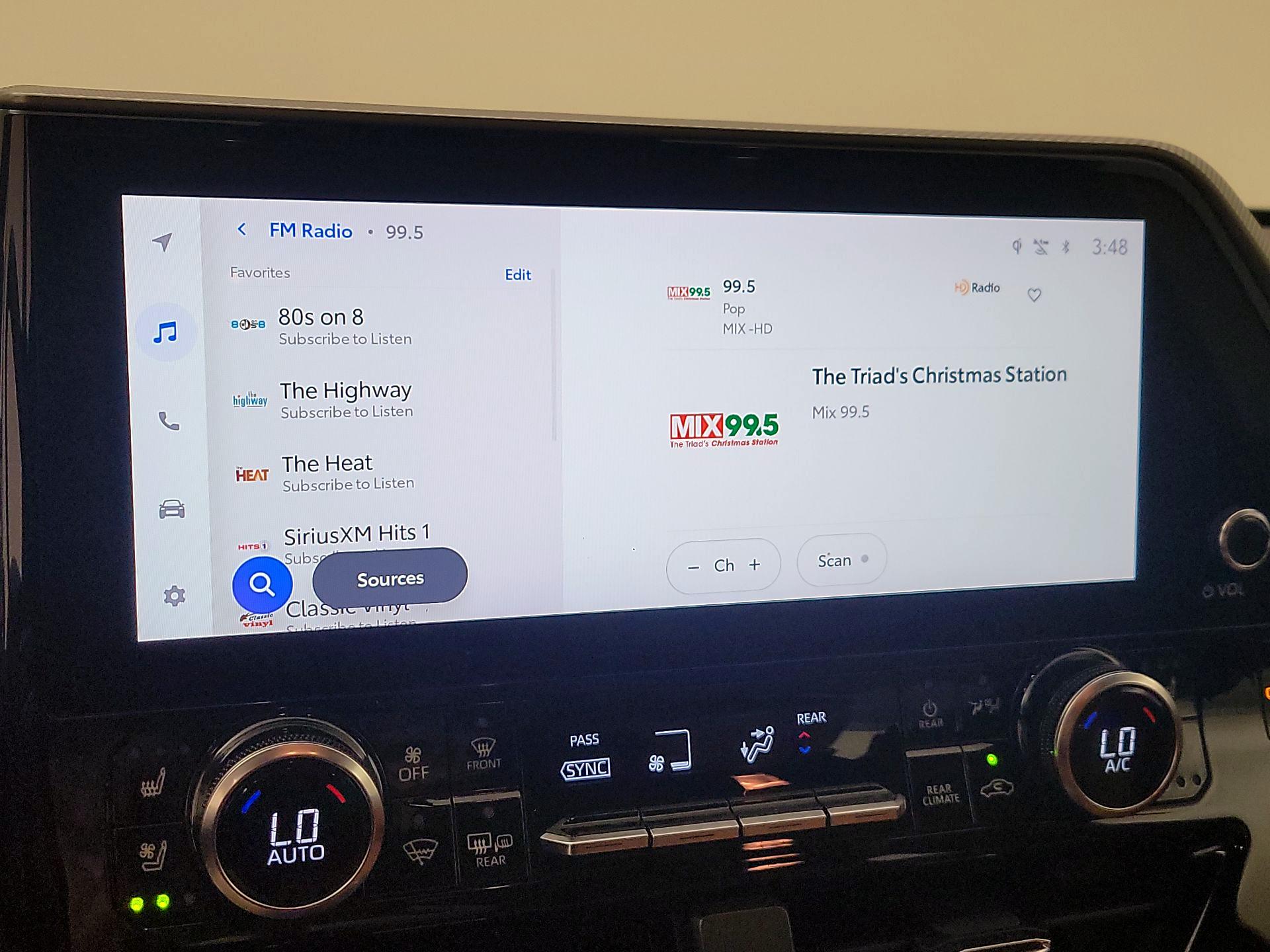 Thumbnail: 2023 Toyota Highlander - 15