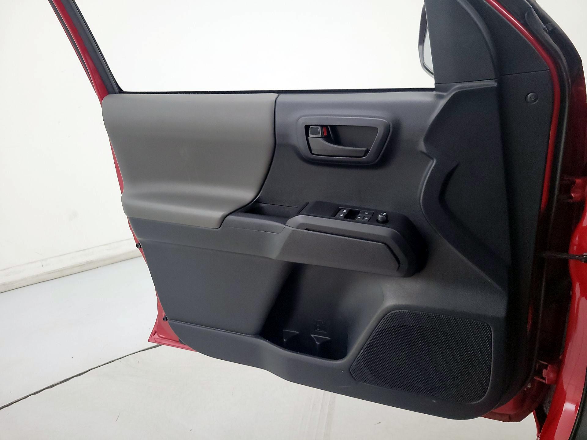 Thumbnail: 2019 Toyota Tacoma - 12