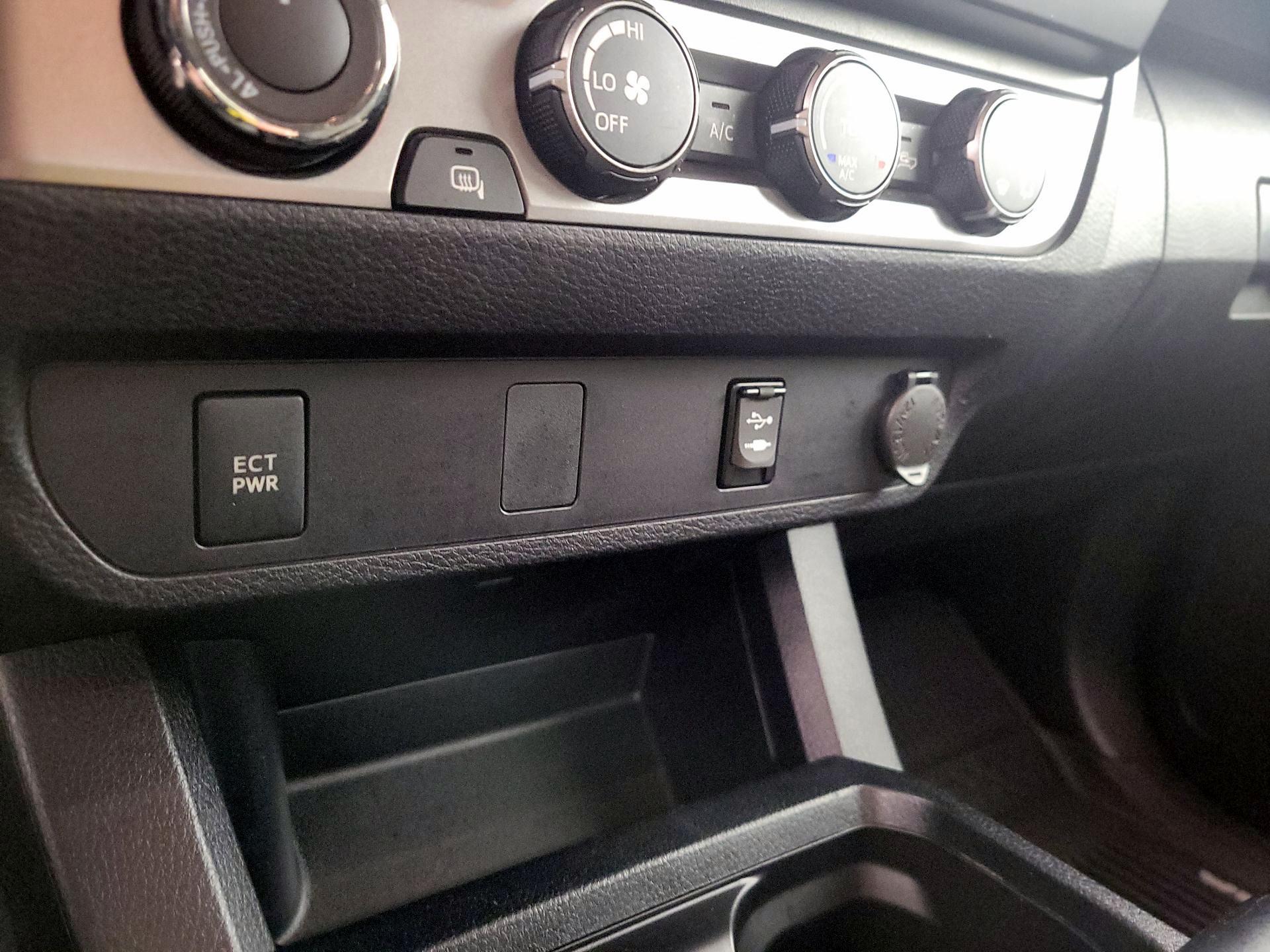 Thumbnail: 2019 Toyota Tacoma - 18