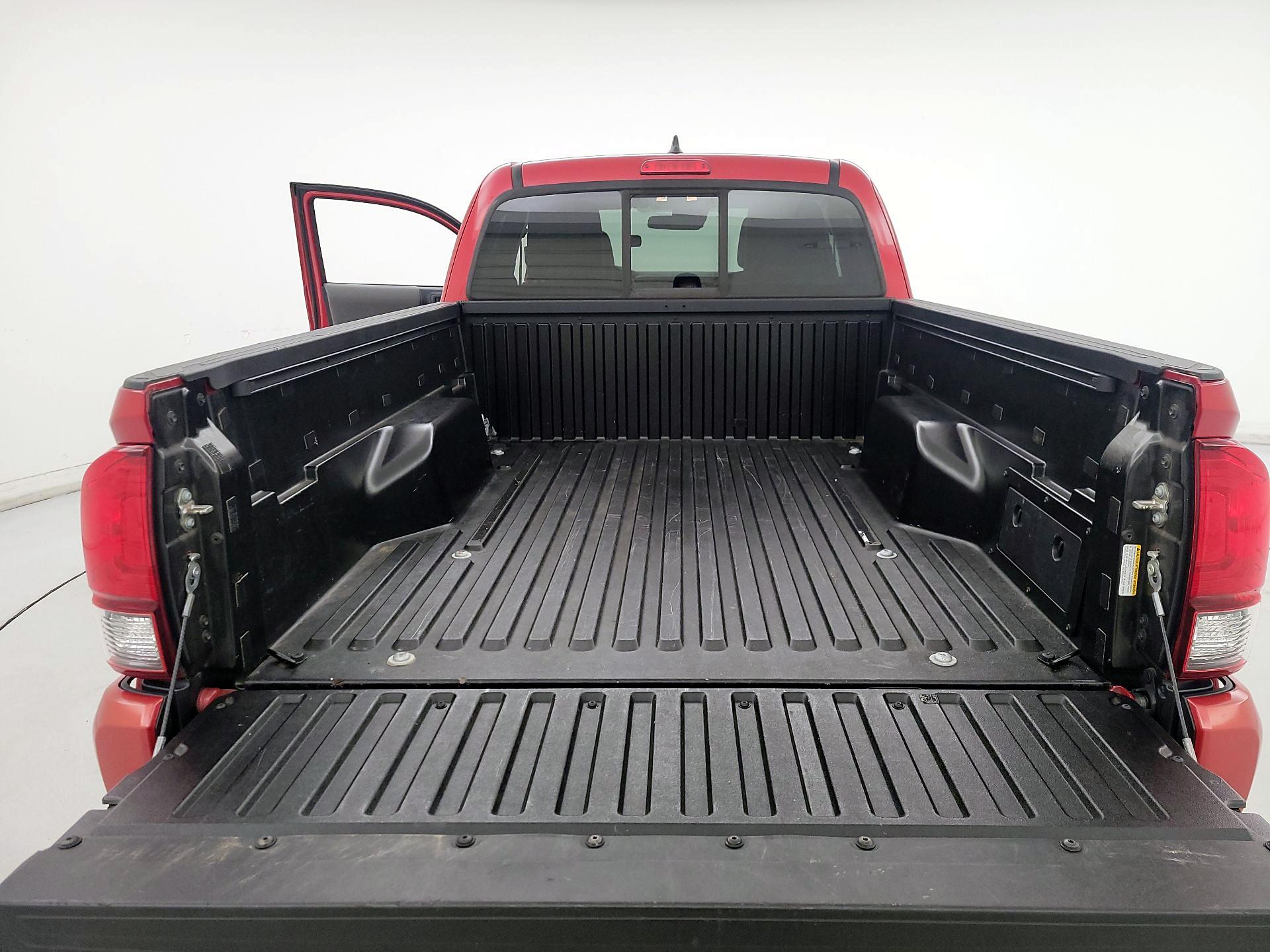 Thumbnail: 2019 Toyota Tacoma - 20