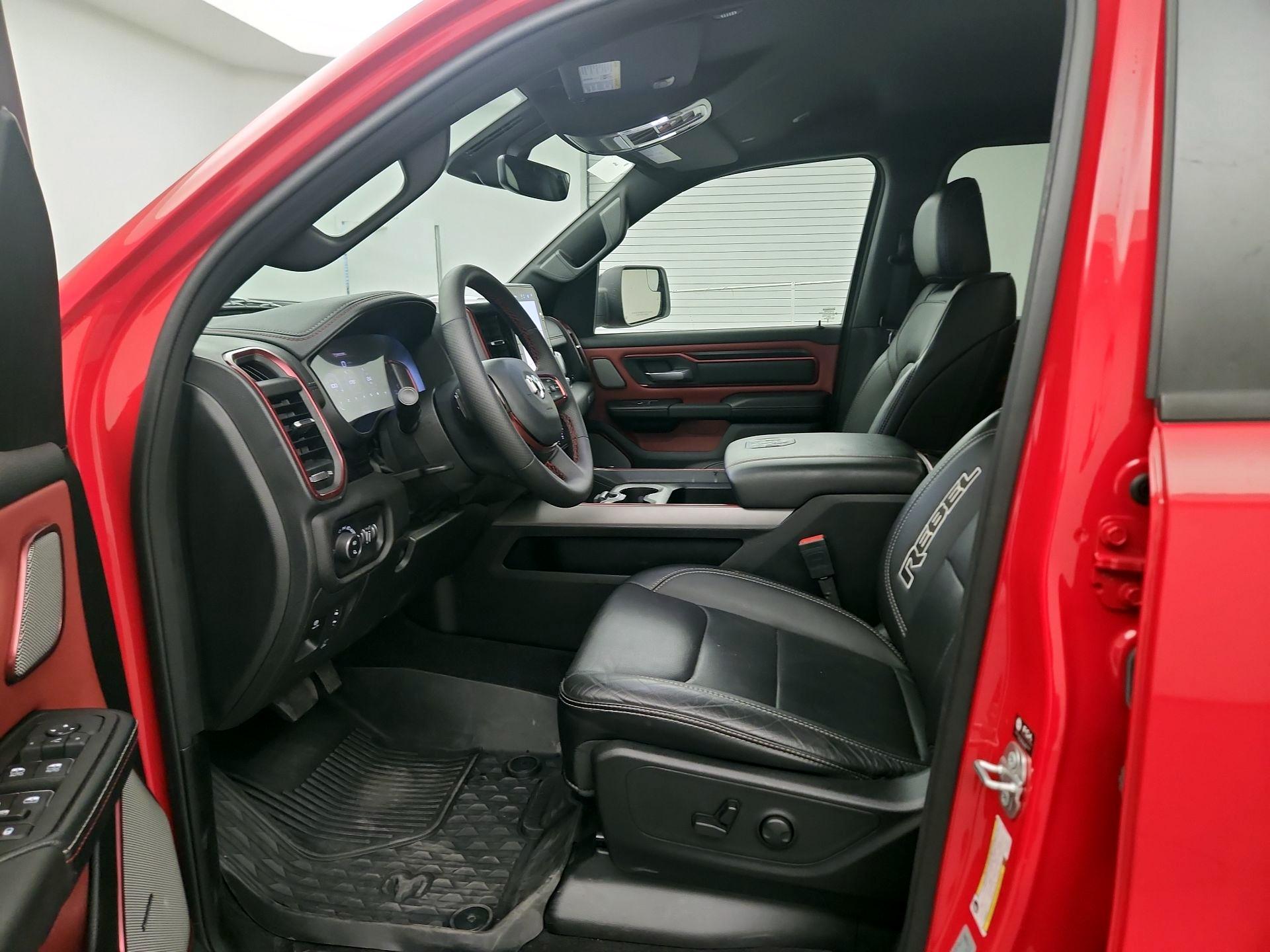 Thumbnail: 2025 RAM 1500 - 9