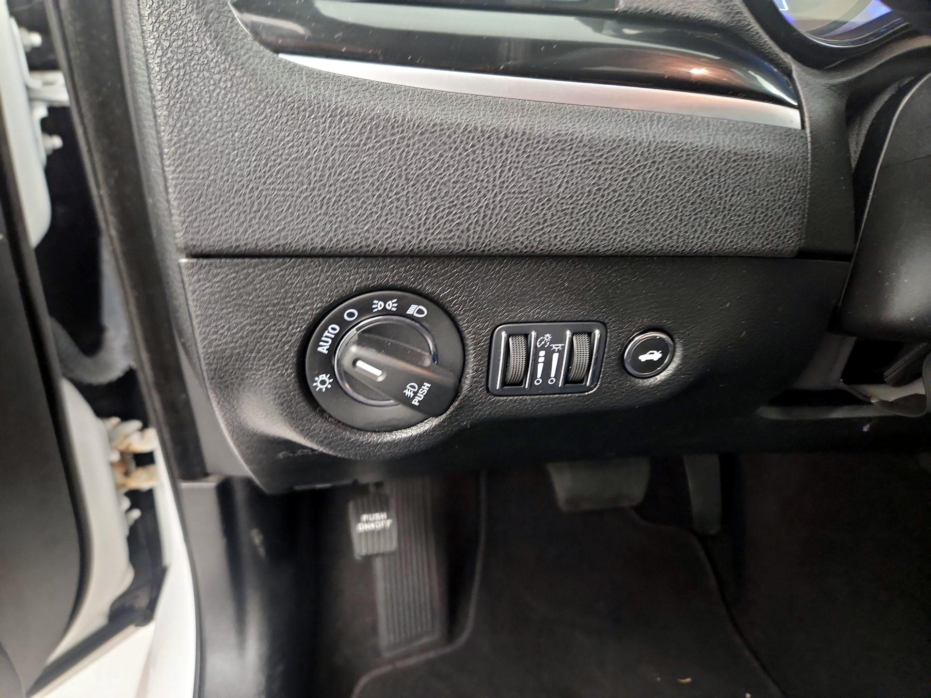 Thumbnail: 2023 Chrysler 300 - 11