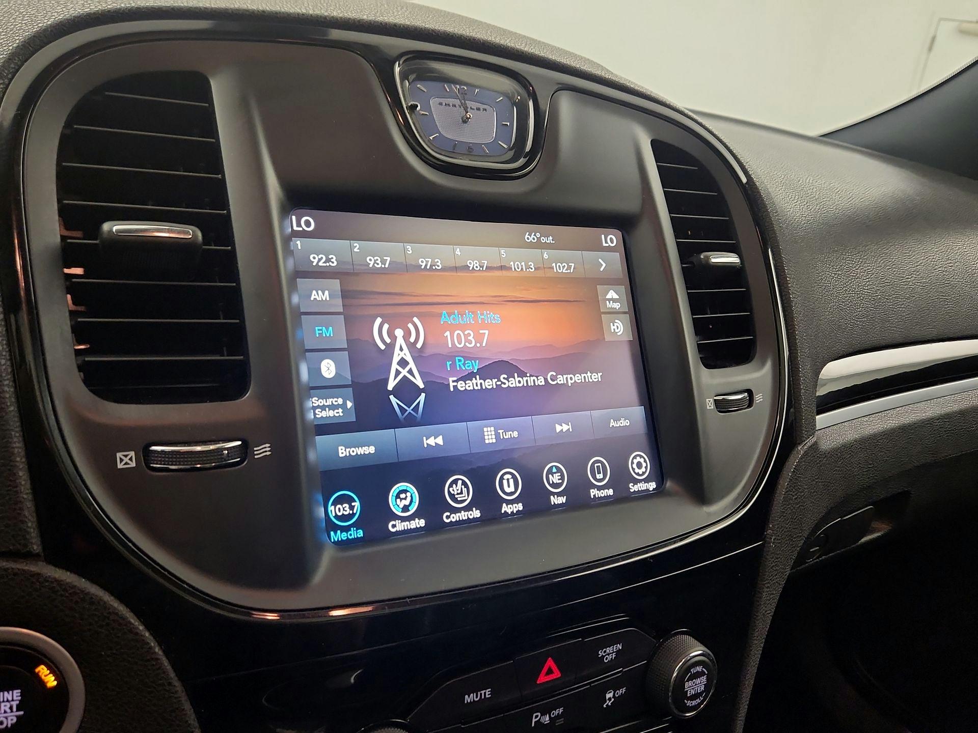 Thumbnail: 2023 Chrysler 300 - 14