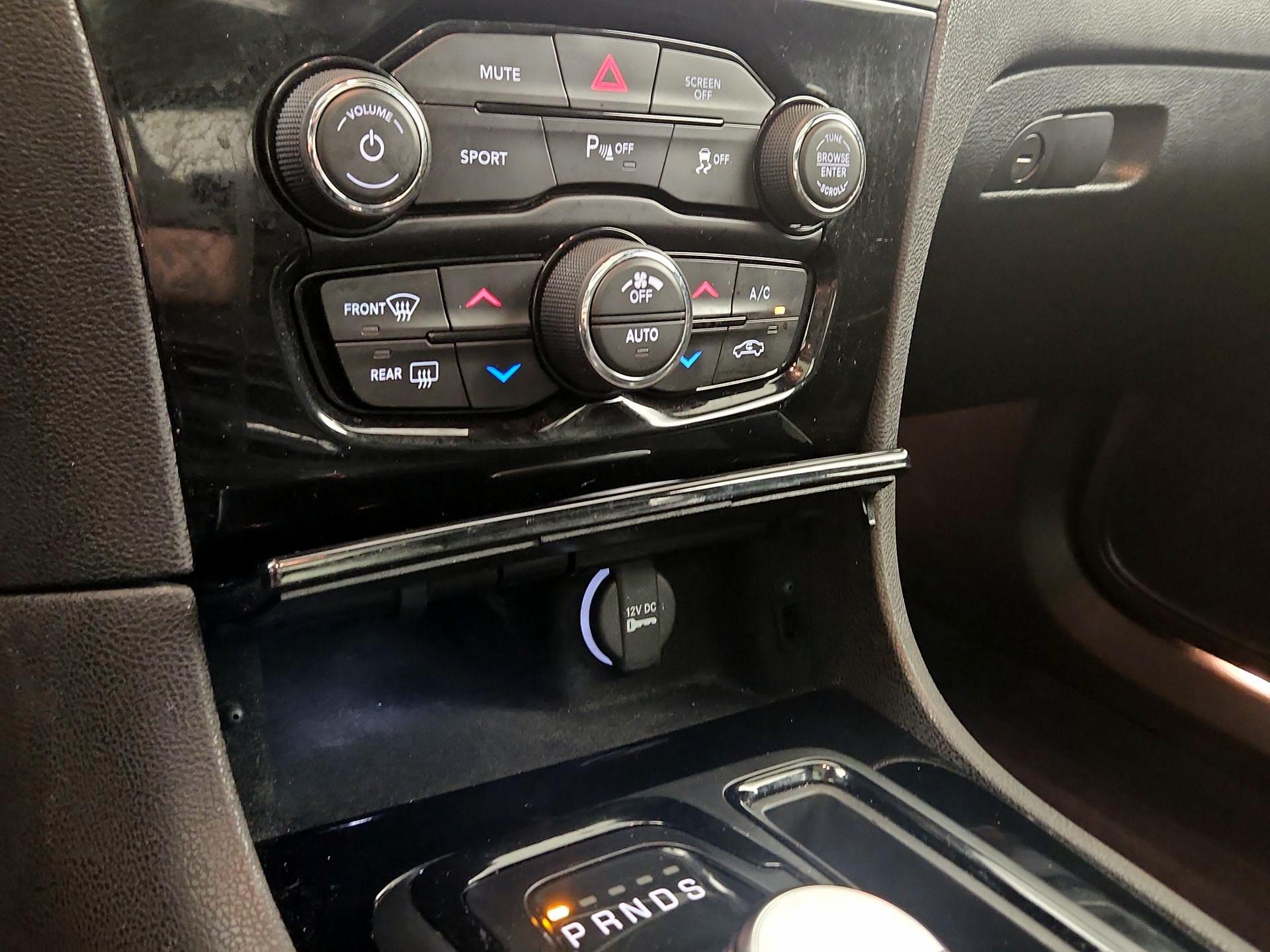 Thumbnail: 2023 Chrysler 300 - 15