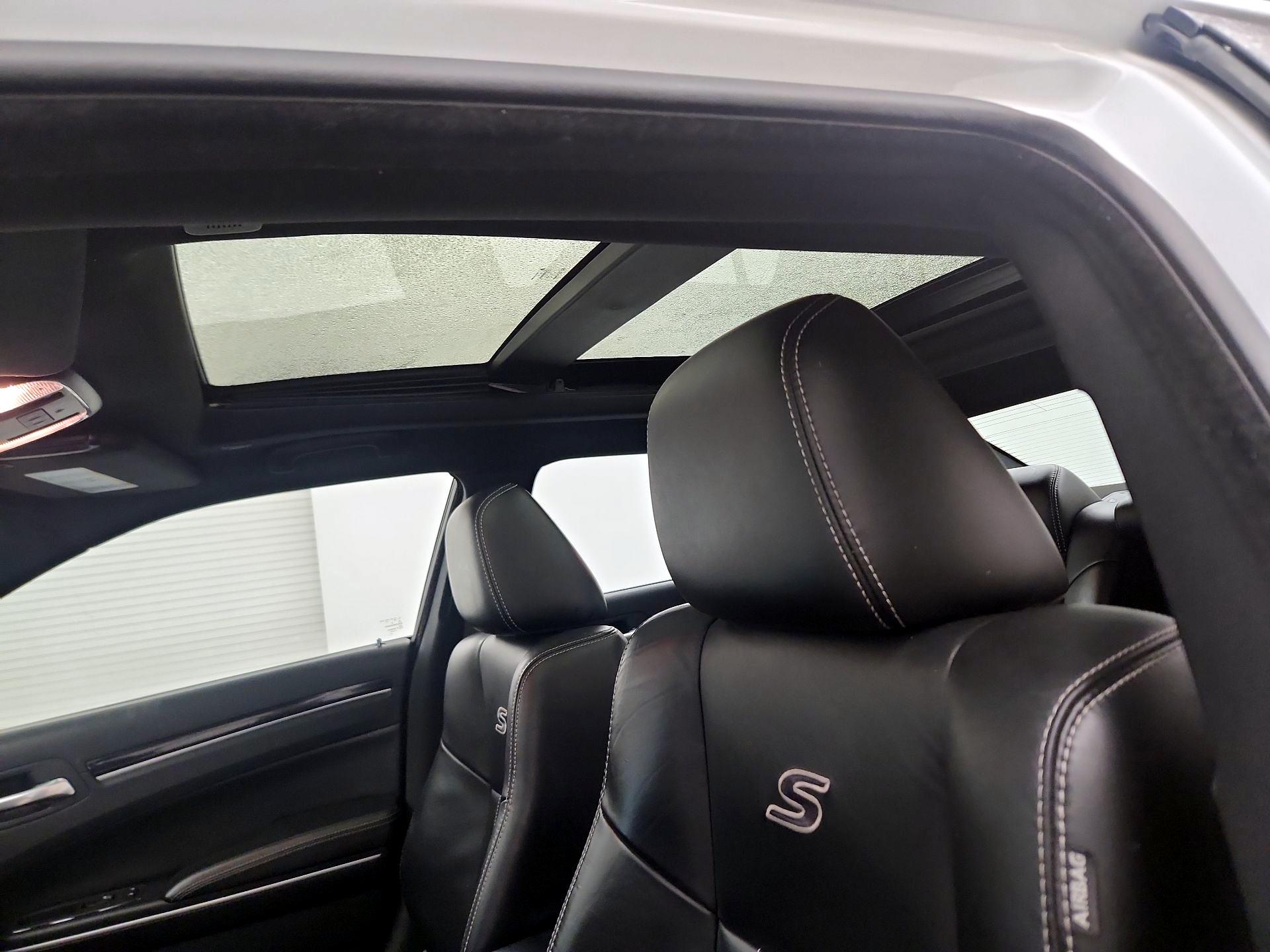 Thumbnail: 2023 Chrysler 300 - 18