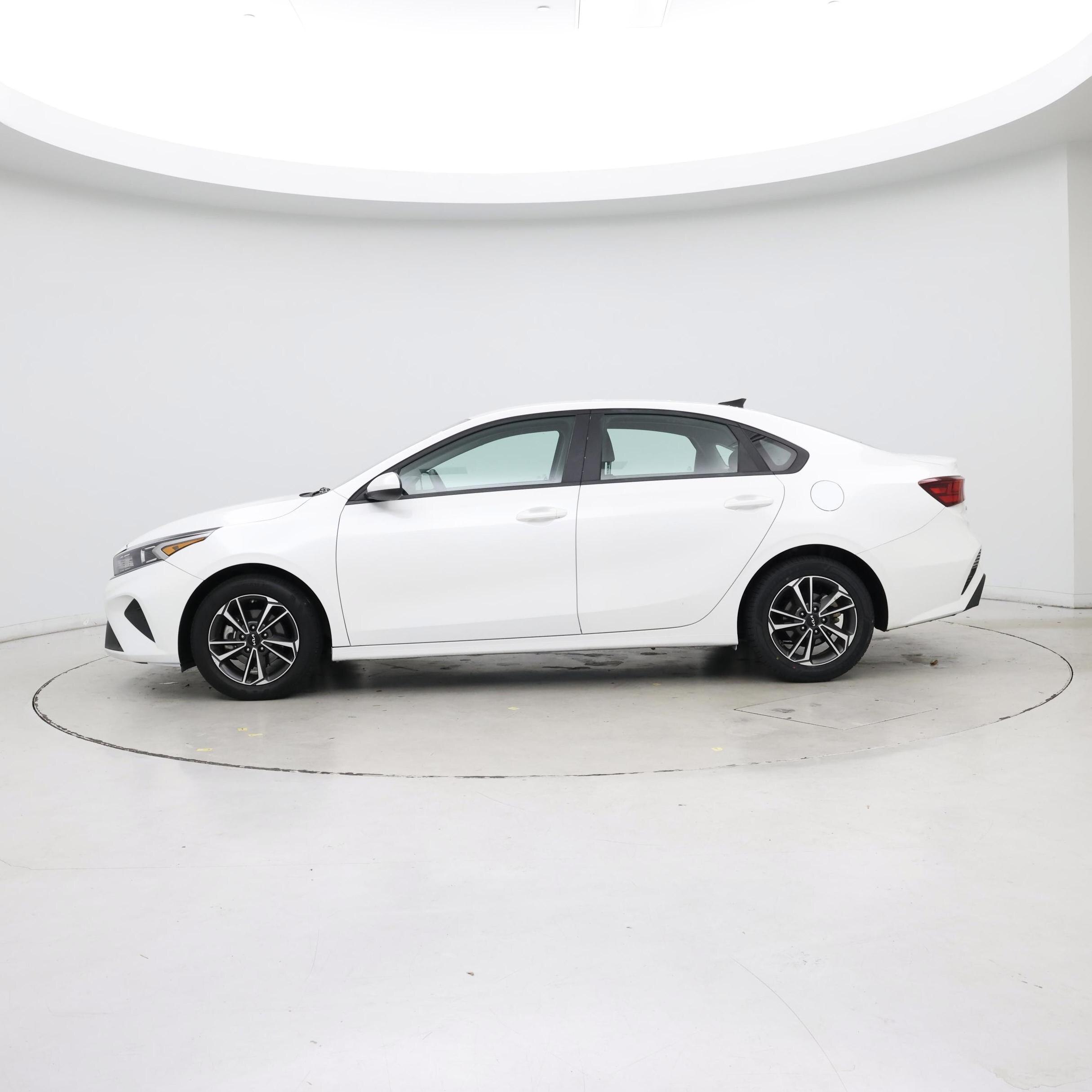 Thumbnail: 2024 Kia Forte - 3