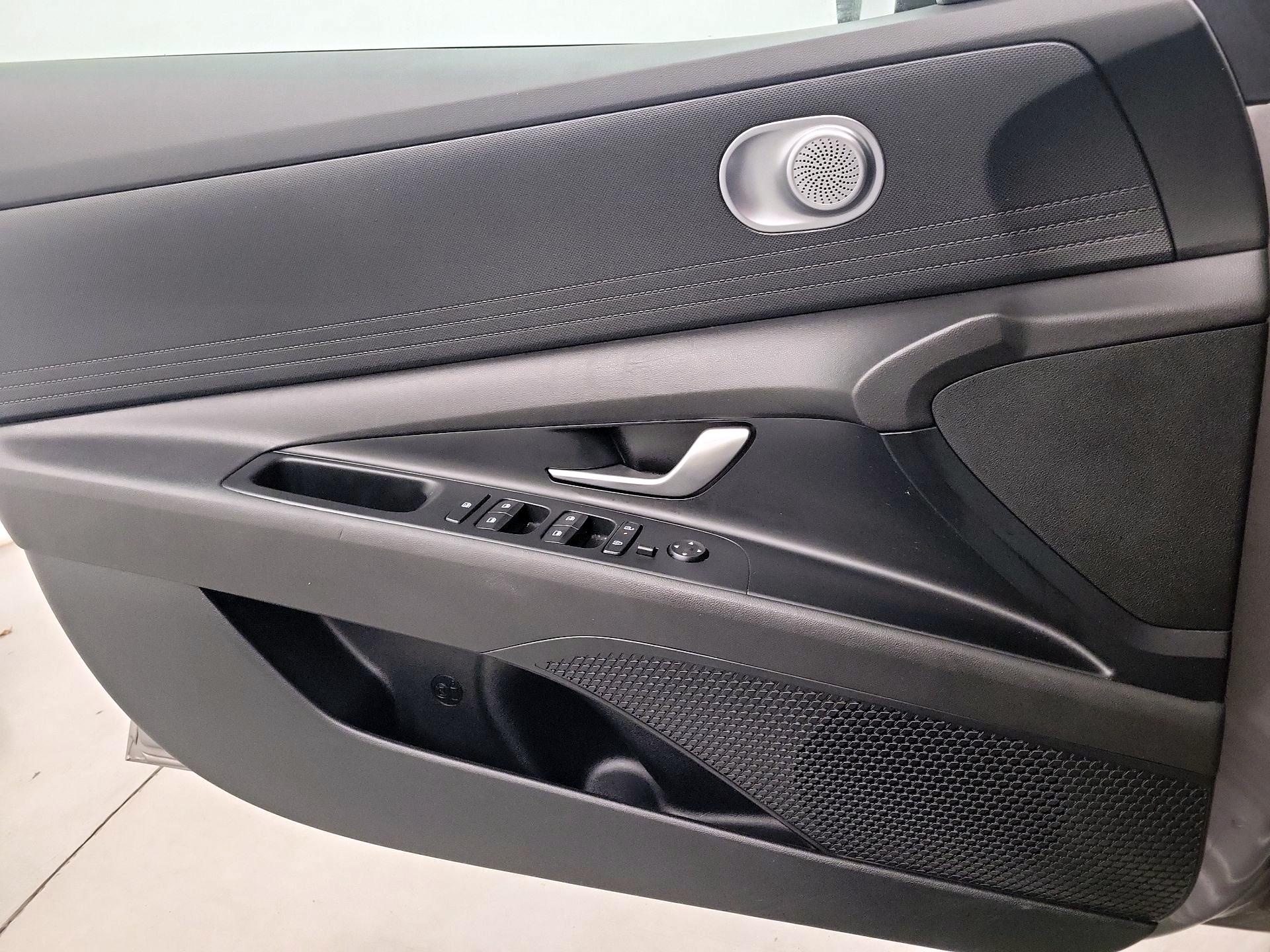 Thumbnail: 2024 Hyundai Elantra - 10