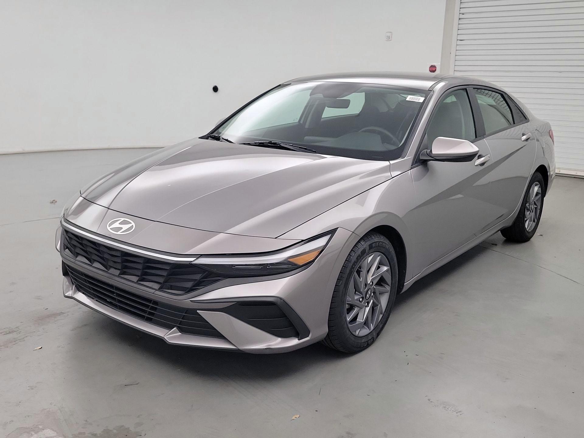 Thumbnail: 2024 Hyundai Elantra - 3