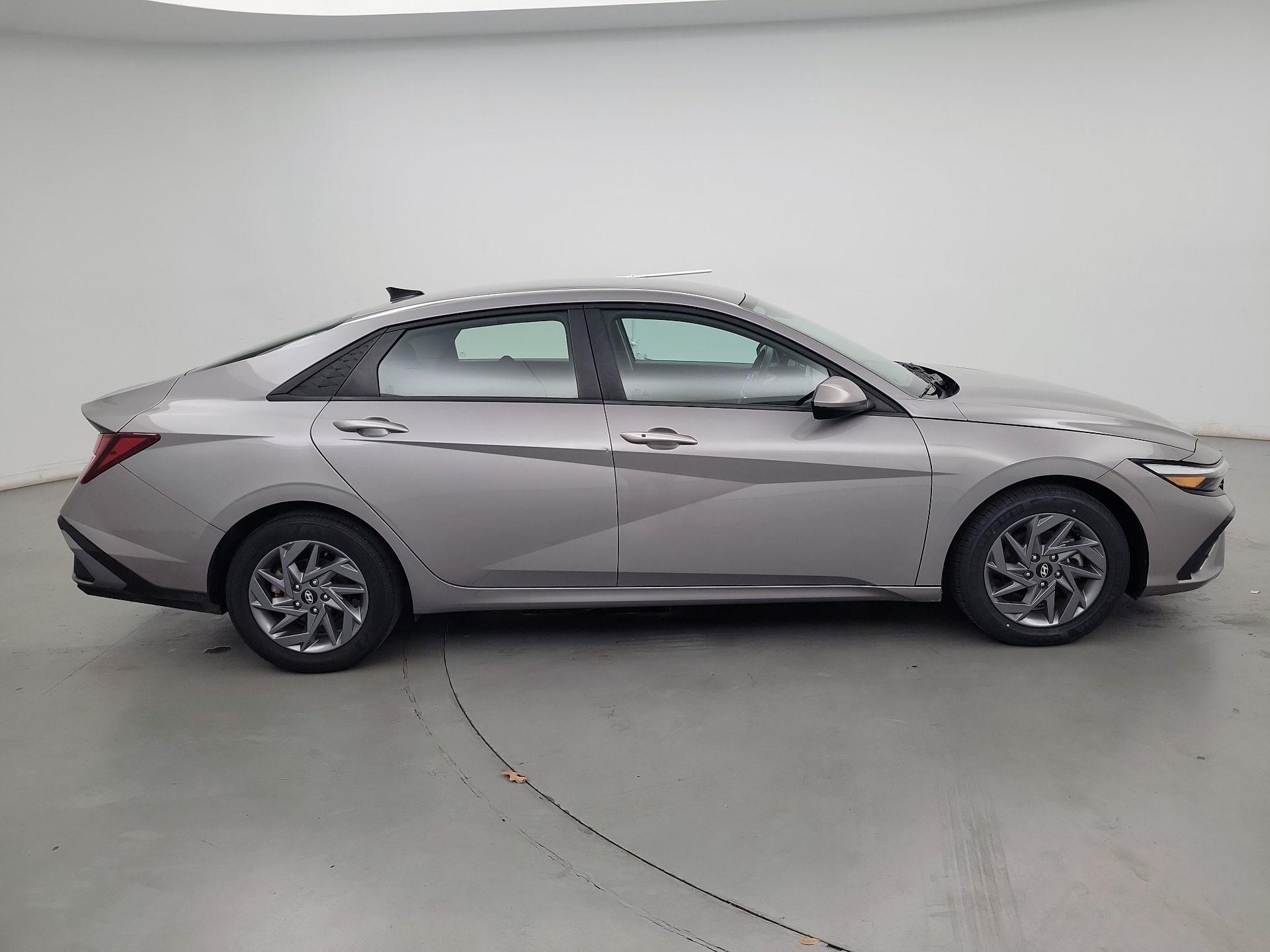 Thumbnail: 2024 Hyundai Elantra - 4