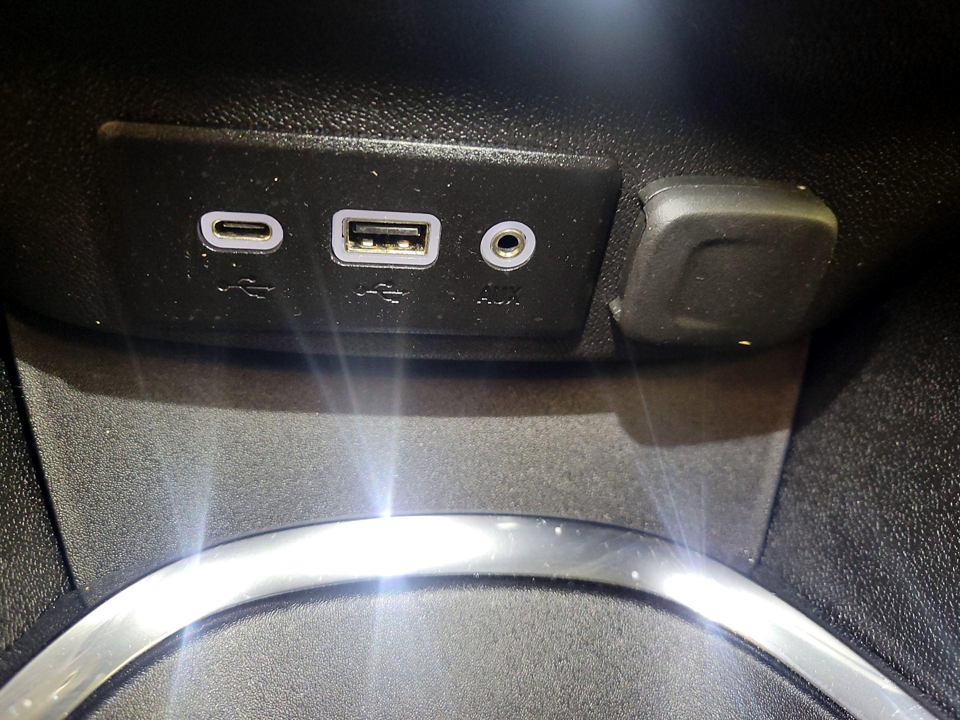 Thumbnail: 2023 Chevrolet Malibu - 18