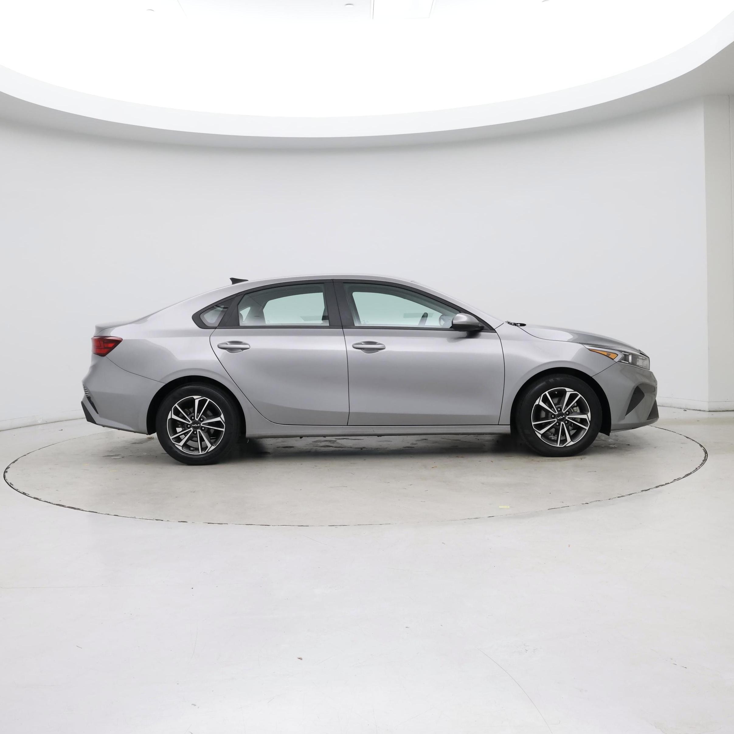 Thumbnail: 2024 Kia Forte - 7