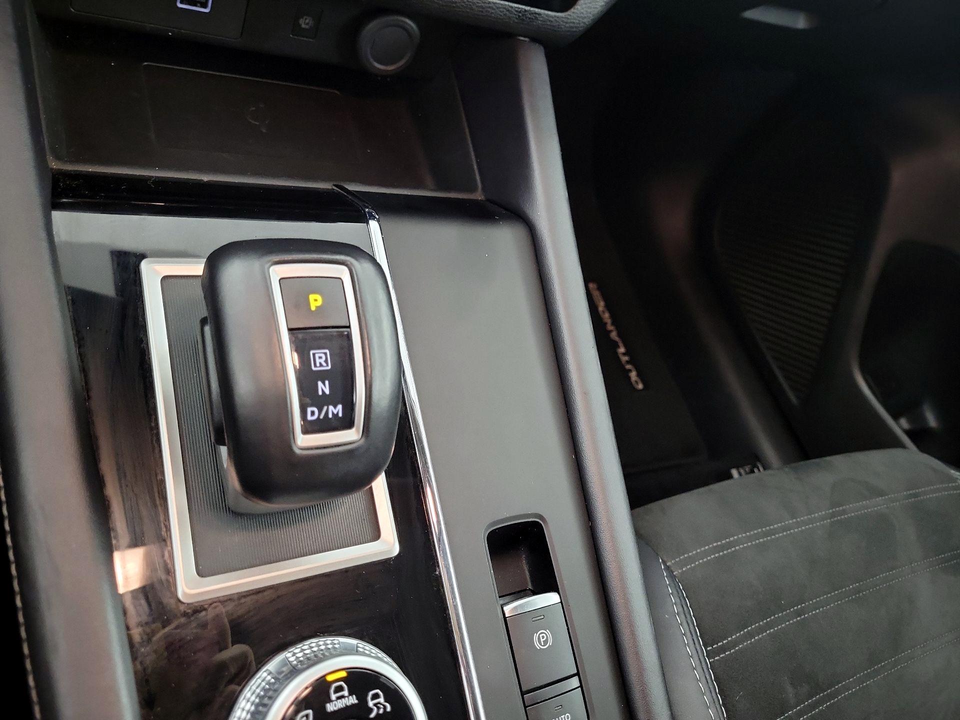 Thumbnail: 2024 Mitsubishi Outlander - 16