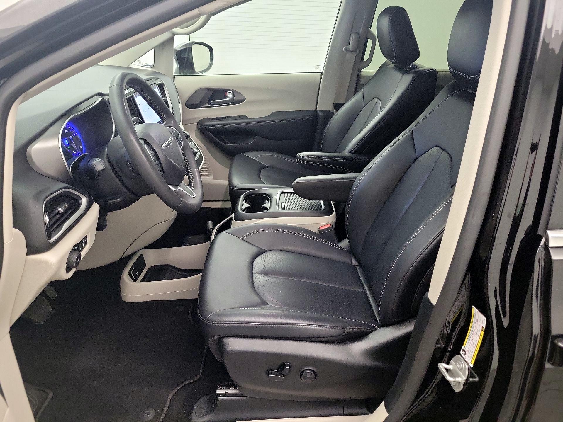 Thumbnail: 2024 Chrysler Pacifica - 11