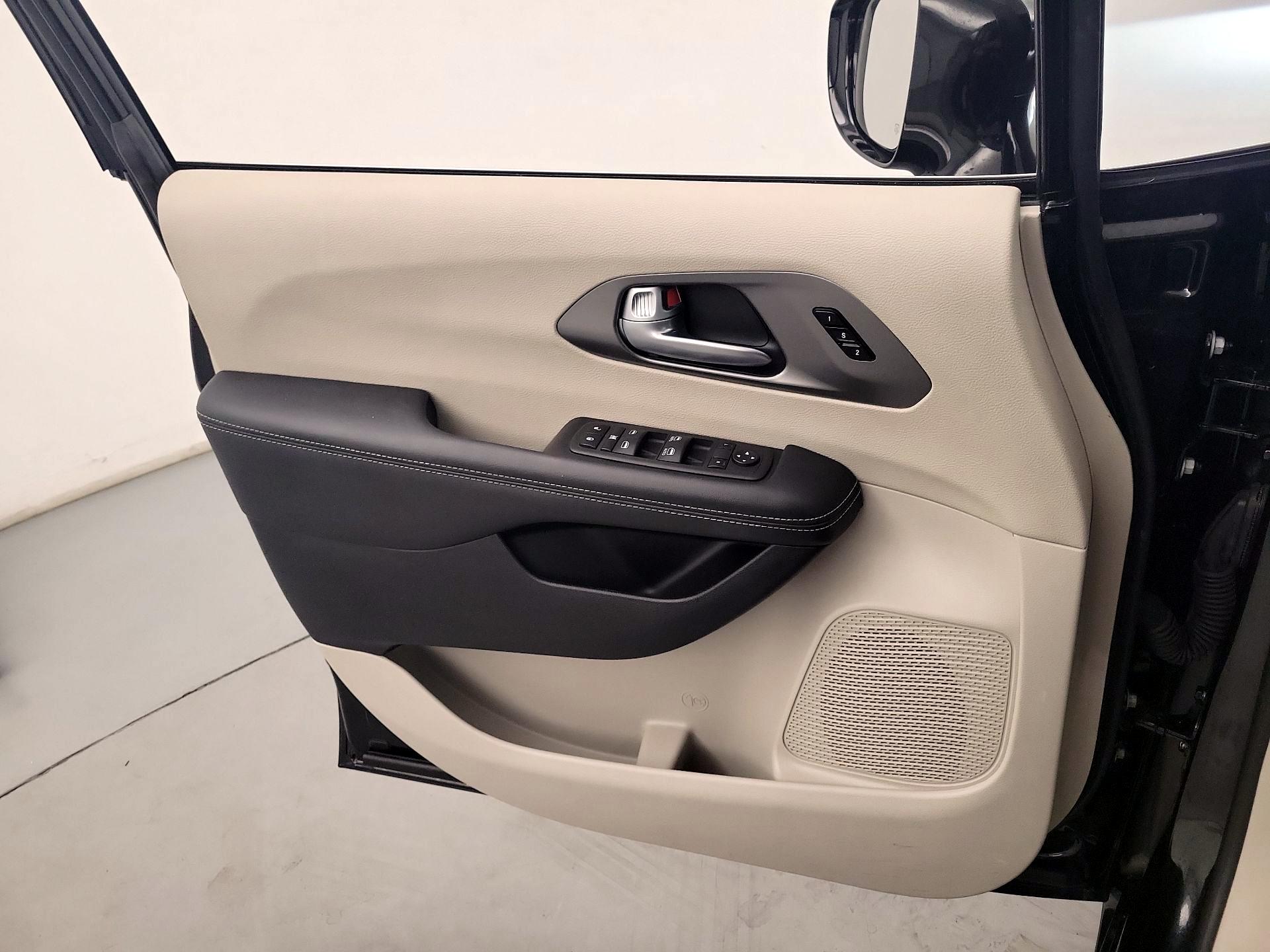 Thumbnail: 2024 Chrysler Pacifica - 12