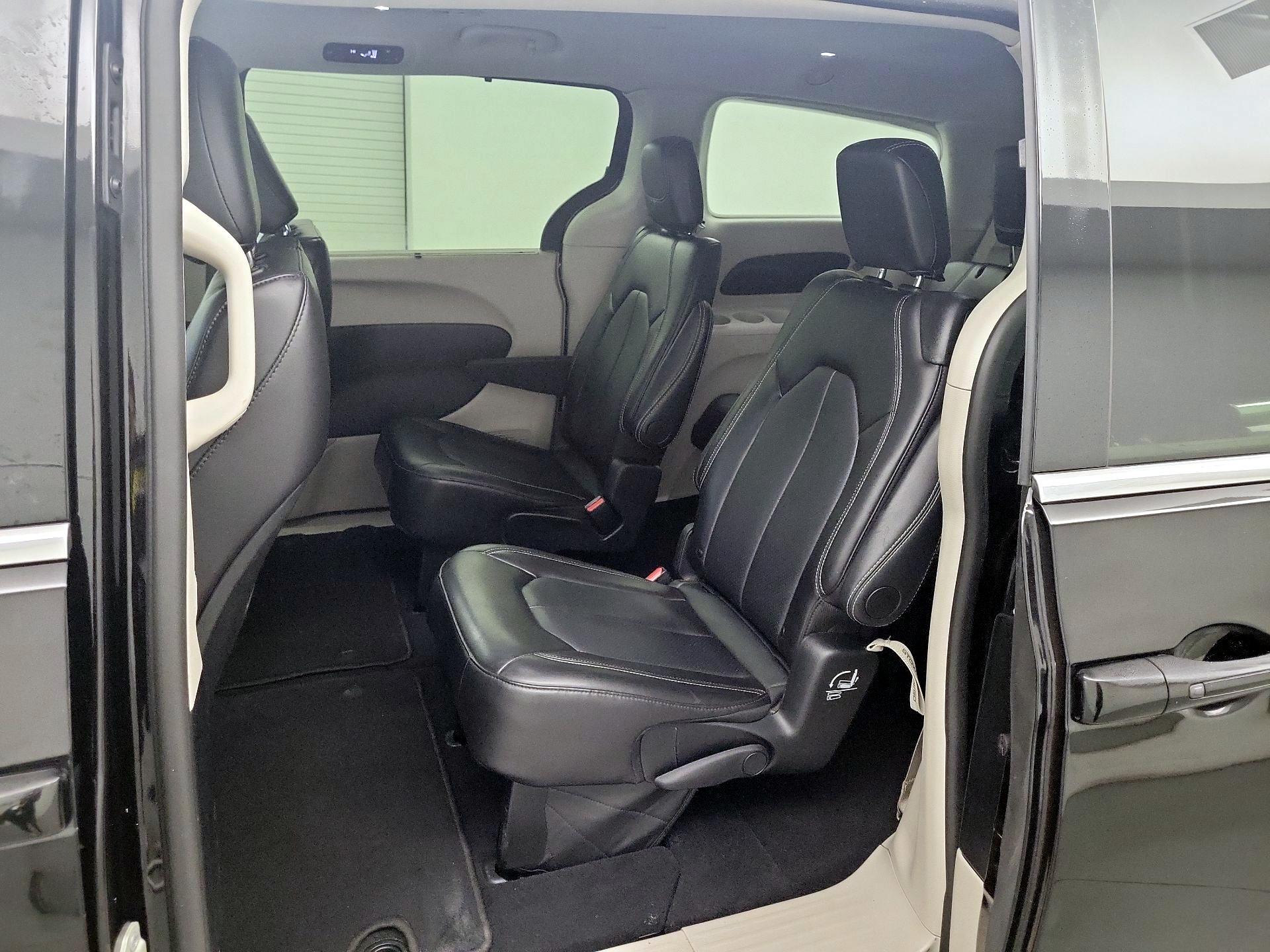 Thumbnail: 2024 Chrysler Pacifica - 19