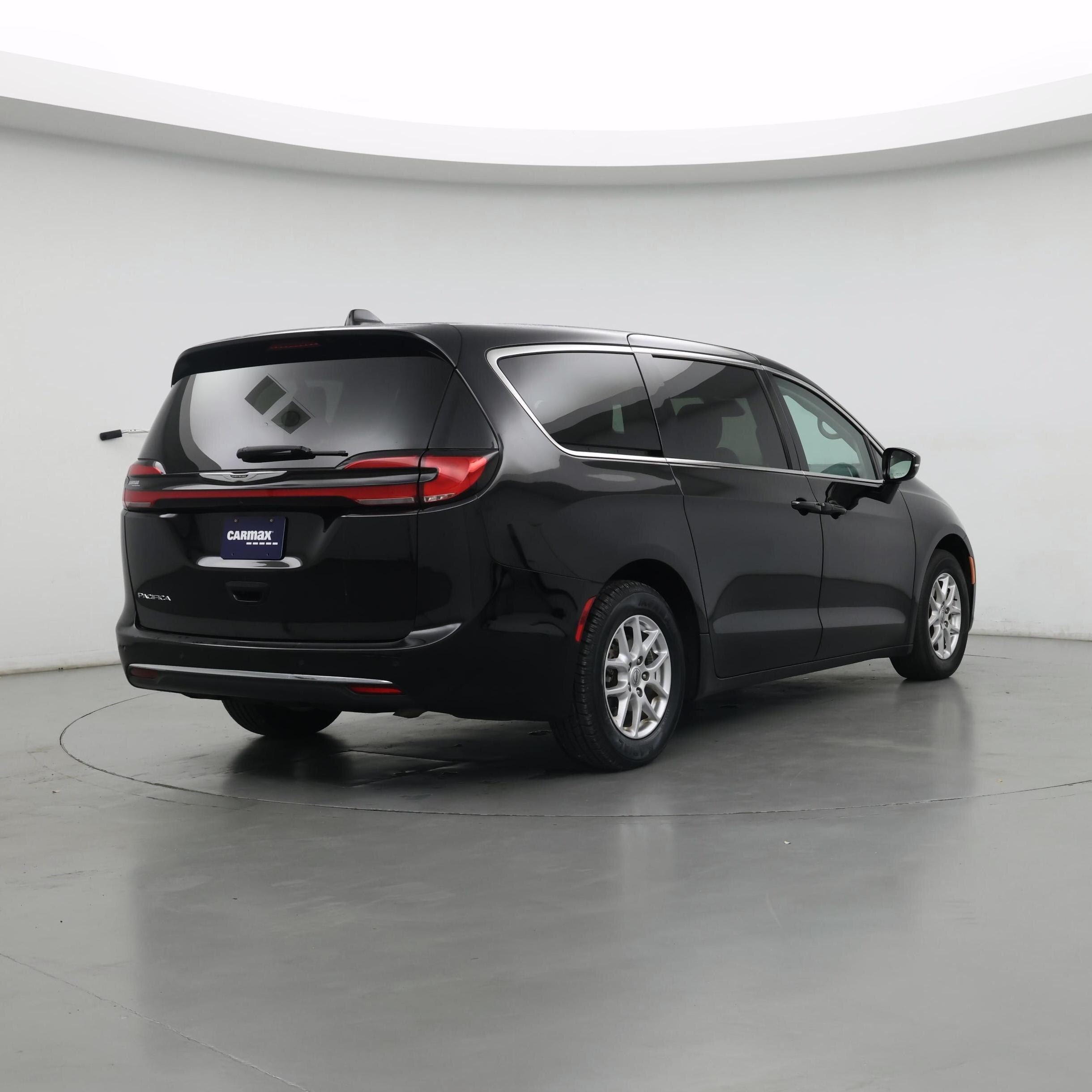 Thumbnail: 2024 Chrysler Pacifica - 8