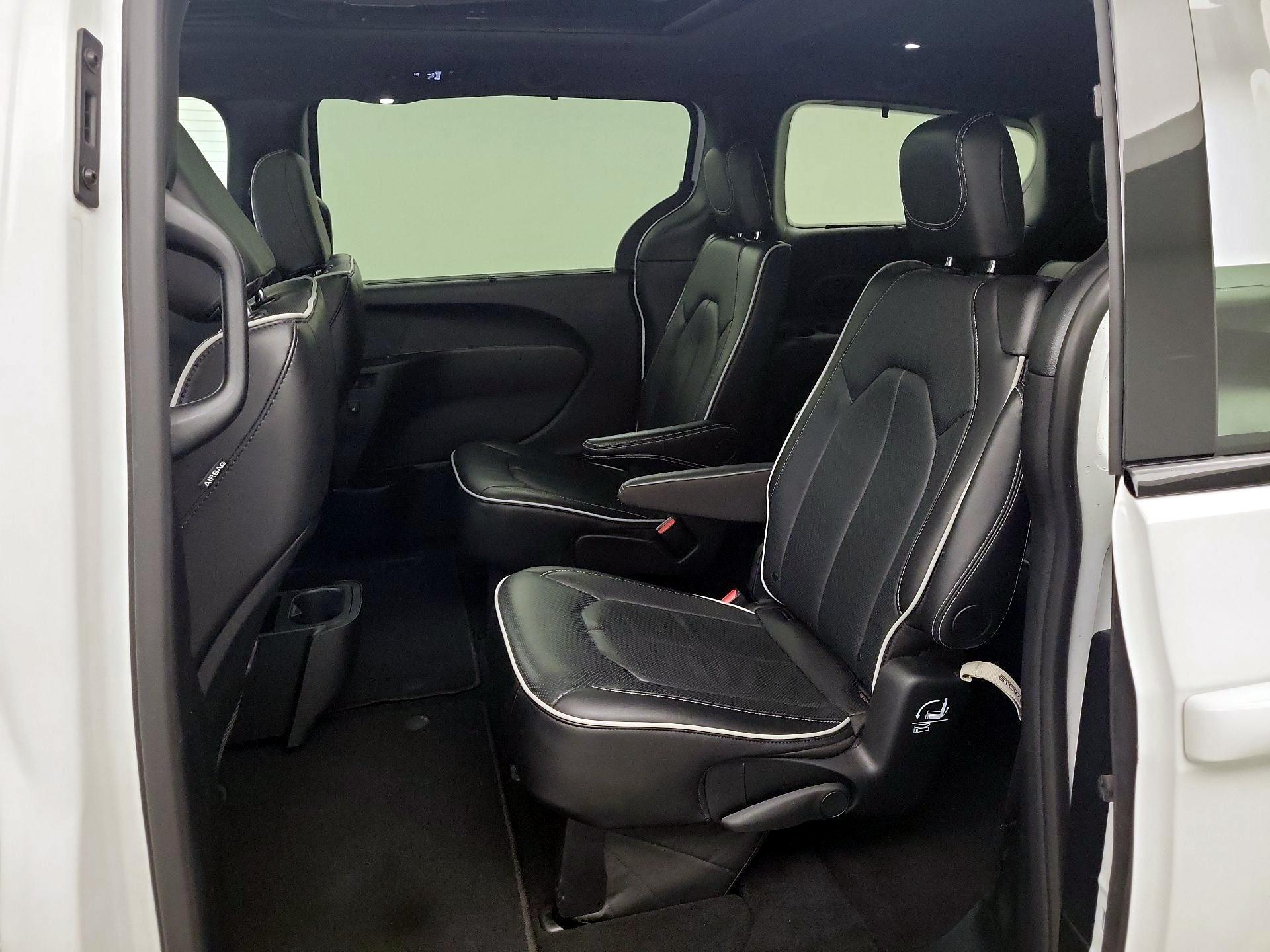 Thumbnail: 2025 Chrysler Pacifica - 19