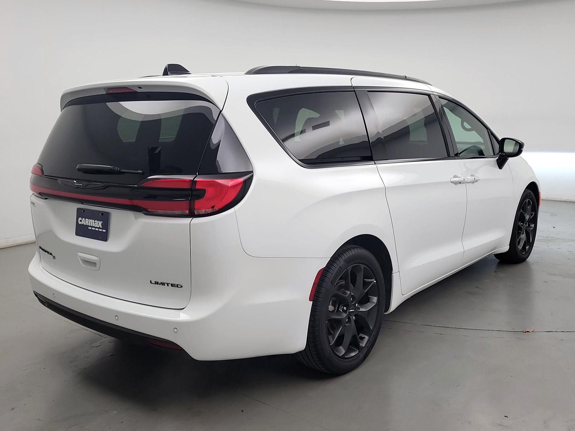 Thumbnail: 2025 Chrysler Pacifica - 5