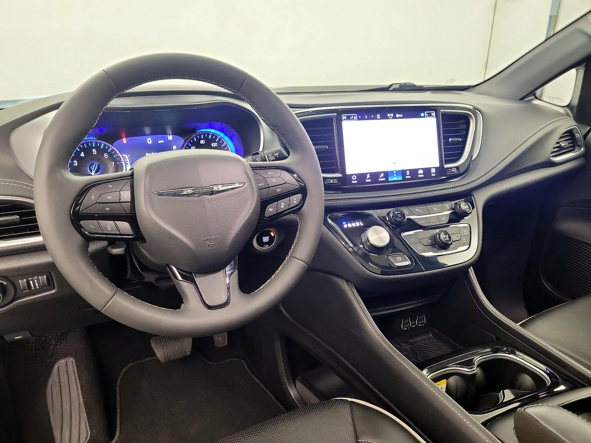 Thumbnail: 2025 Chrysler Pacifica - 8