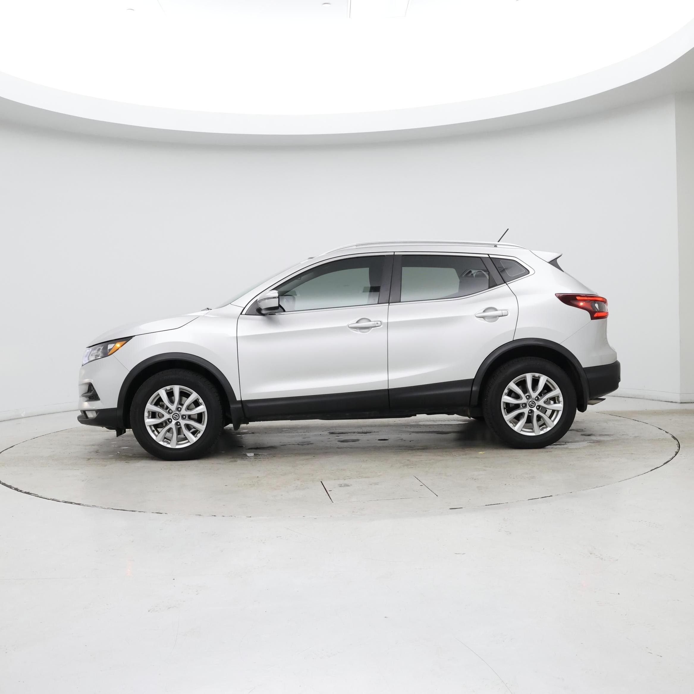 Thumbnail: 2022 Nissan Rogue Sport - 3