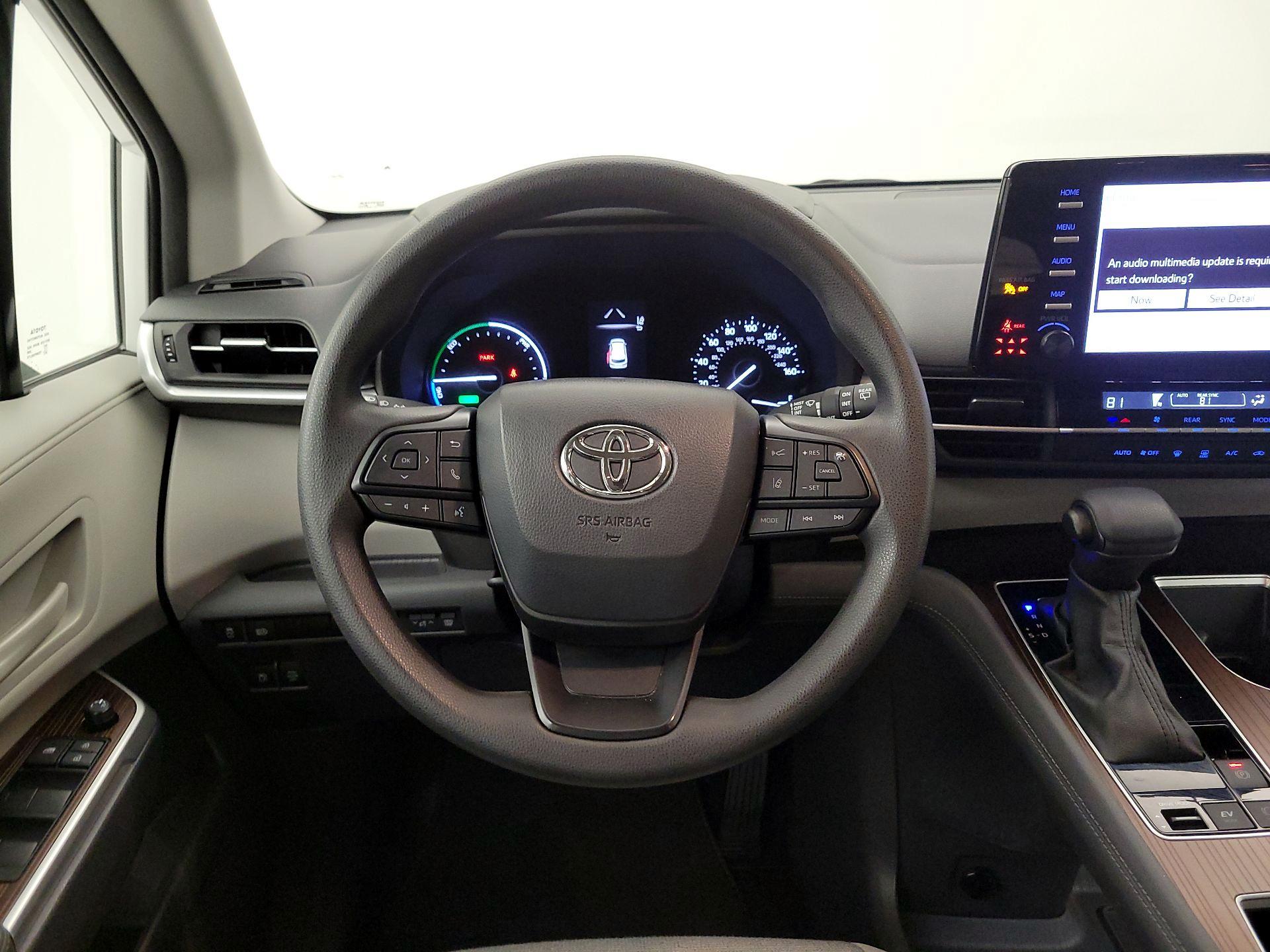 Thumbnail: 2024 Toyota Sienna - 10