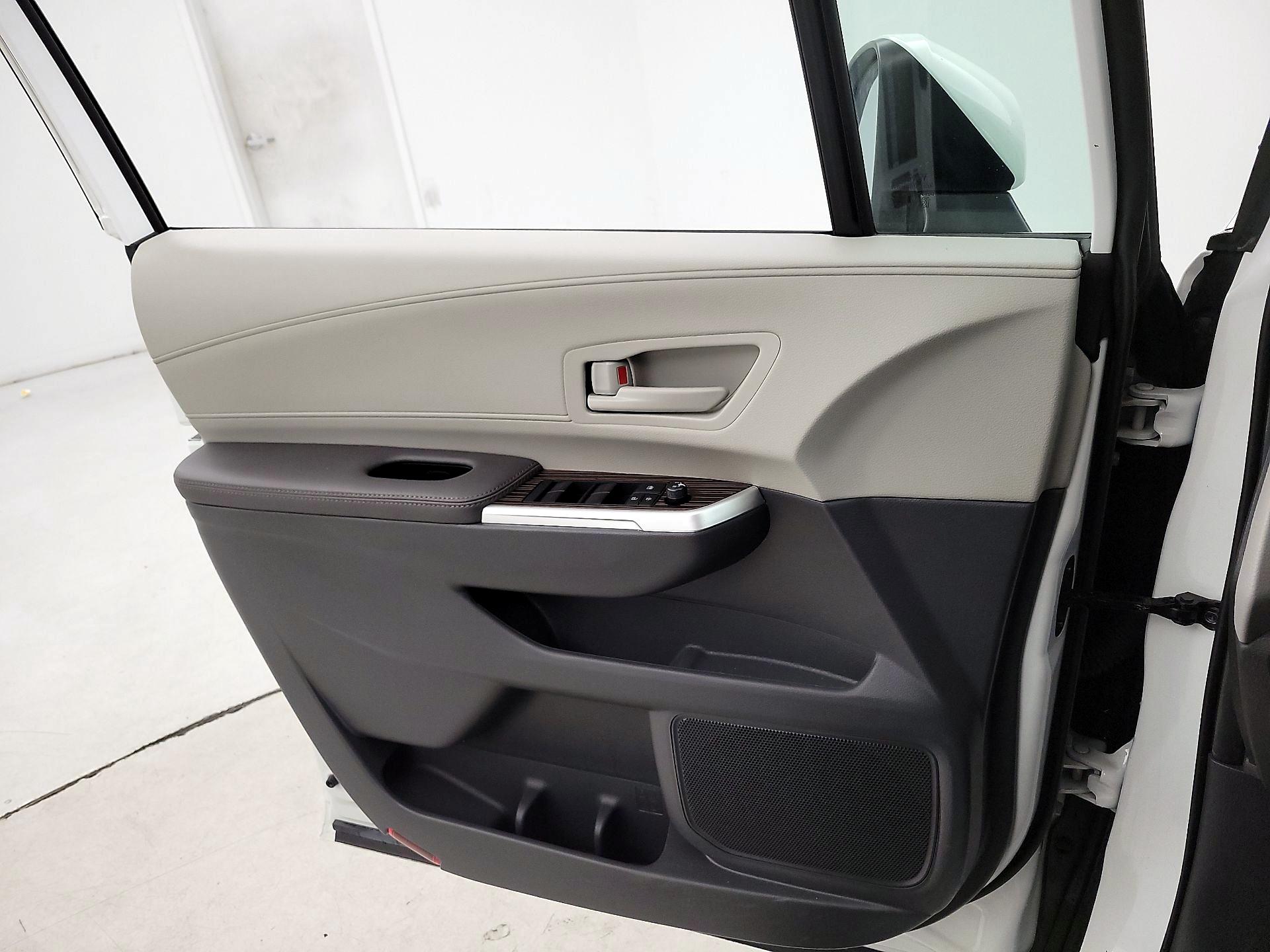 Thumbnail: 2024 Toyota Sienna - 12