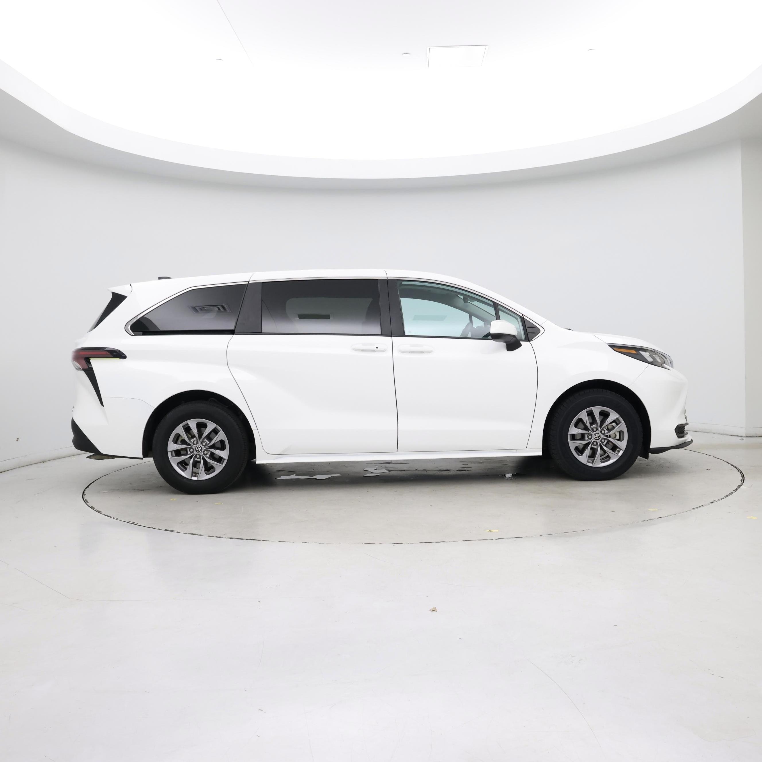 Thumbnail: 2024 Toyota Sienna - 7