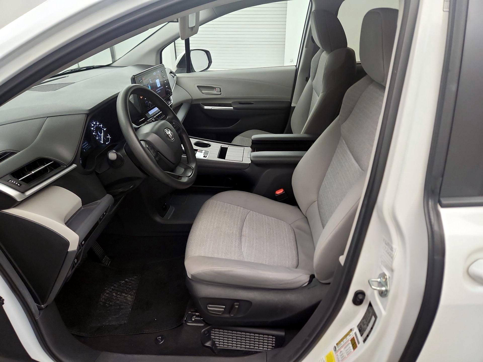 Thumbnail: 2024 Toyota Sienna - 9