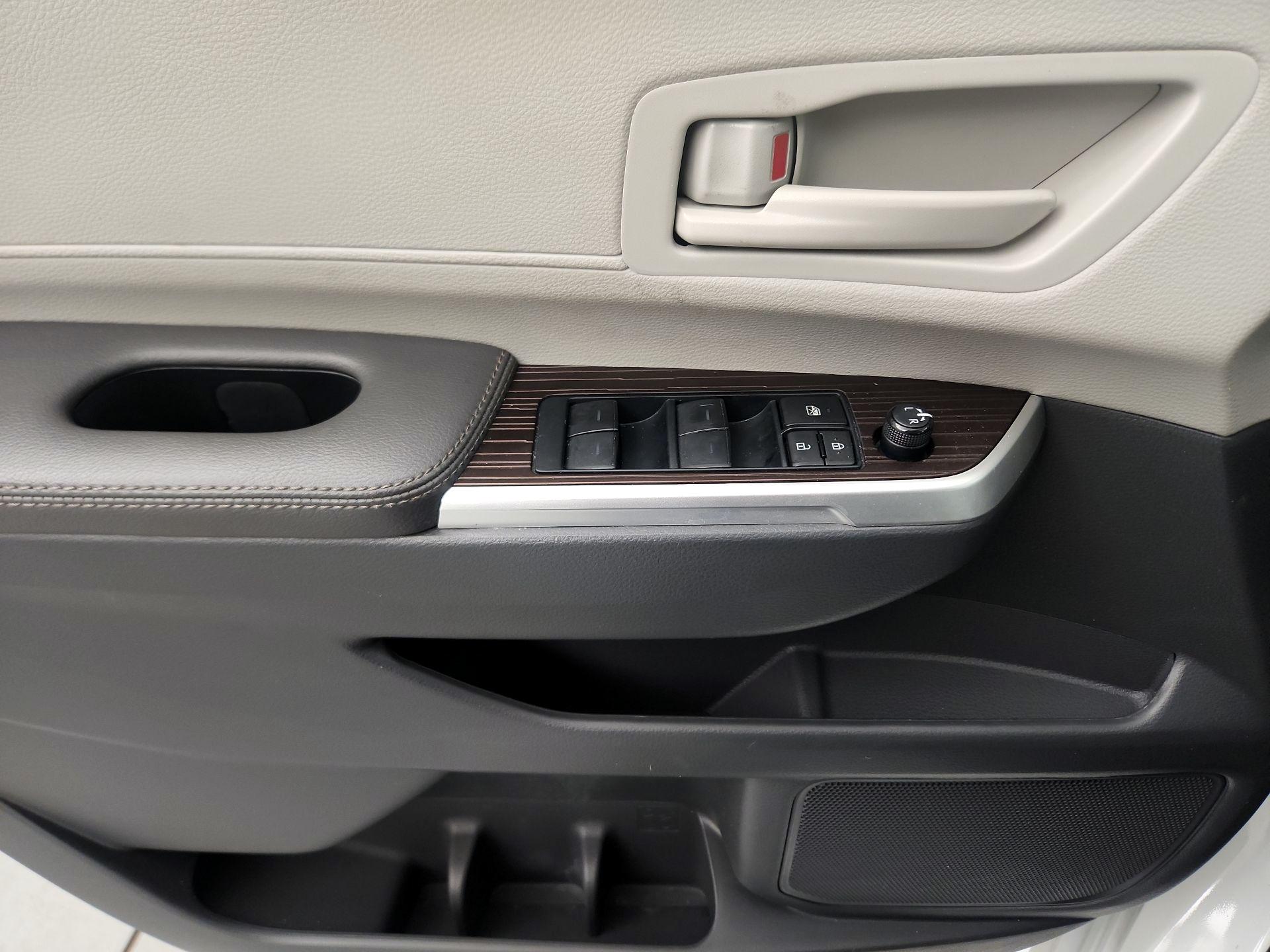 Thumbnail: 2024 Toyota Sienna - 10