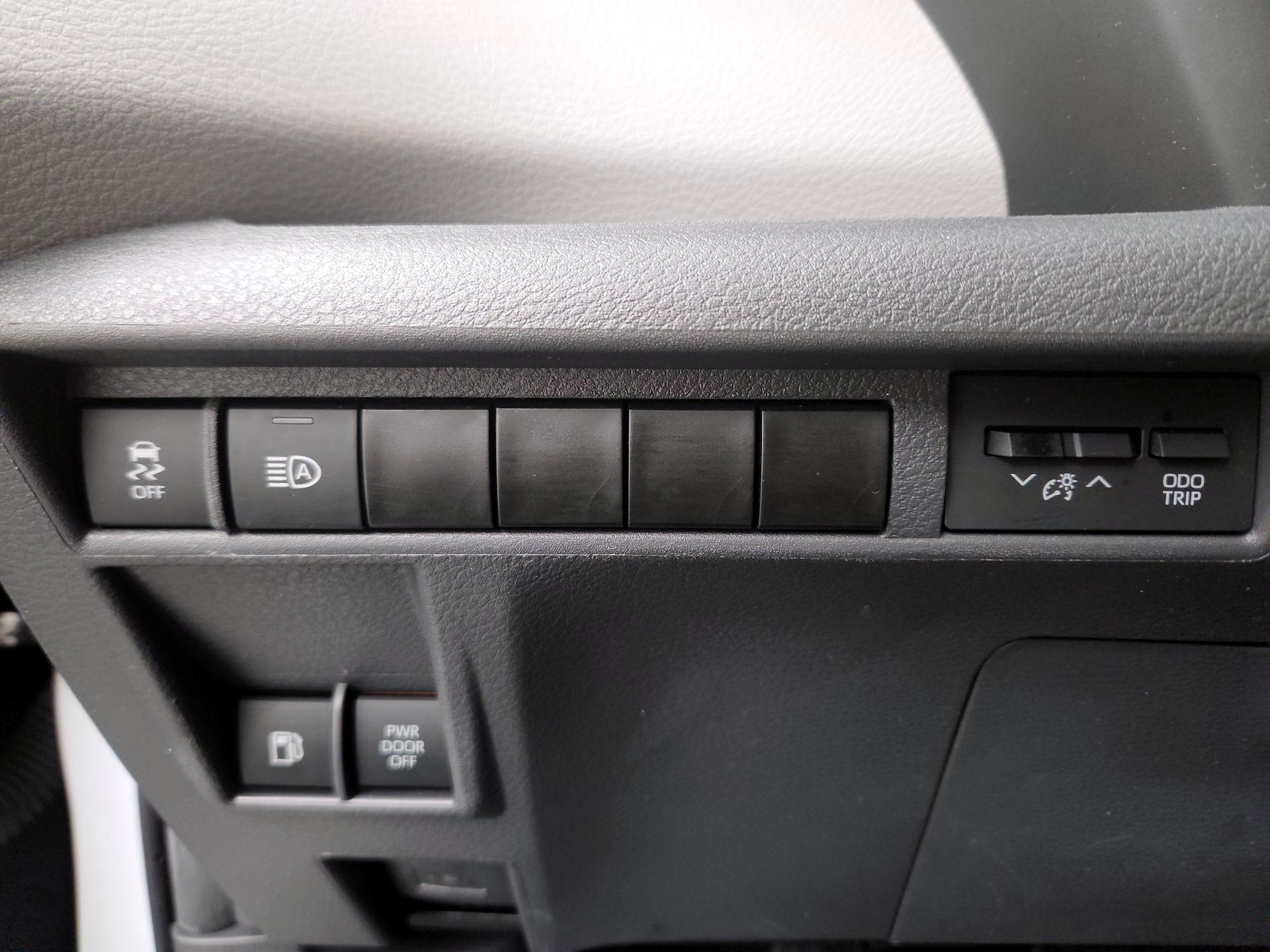 Thumbnail: 2024 Toyota Sienna - 11