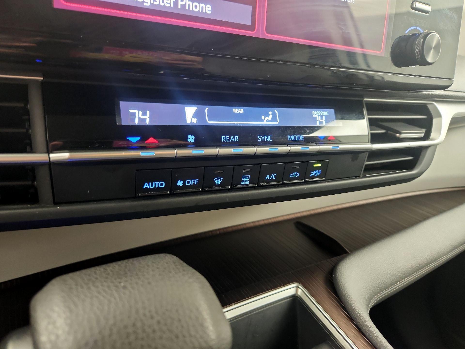 Thumbnail: 2024 Toyota Sienna - 14