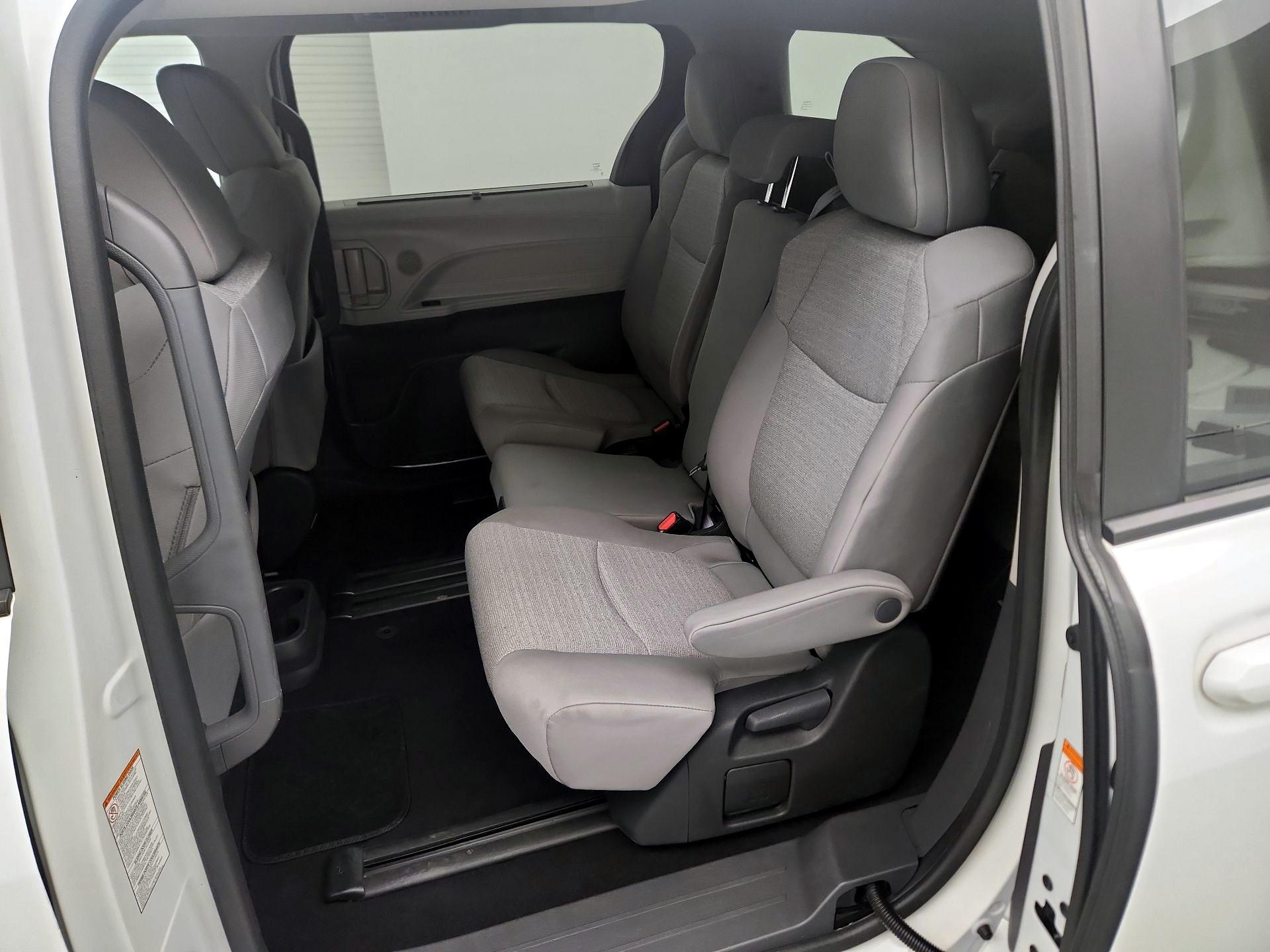 Thumbnail: 2024 Toyota Sienna - 17