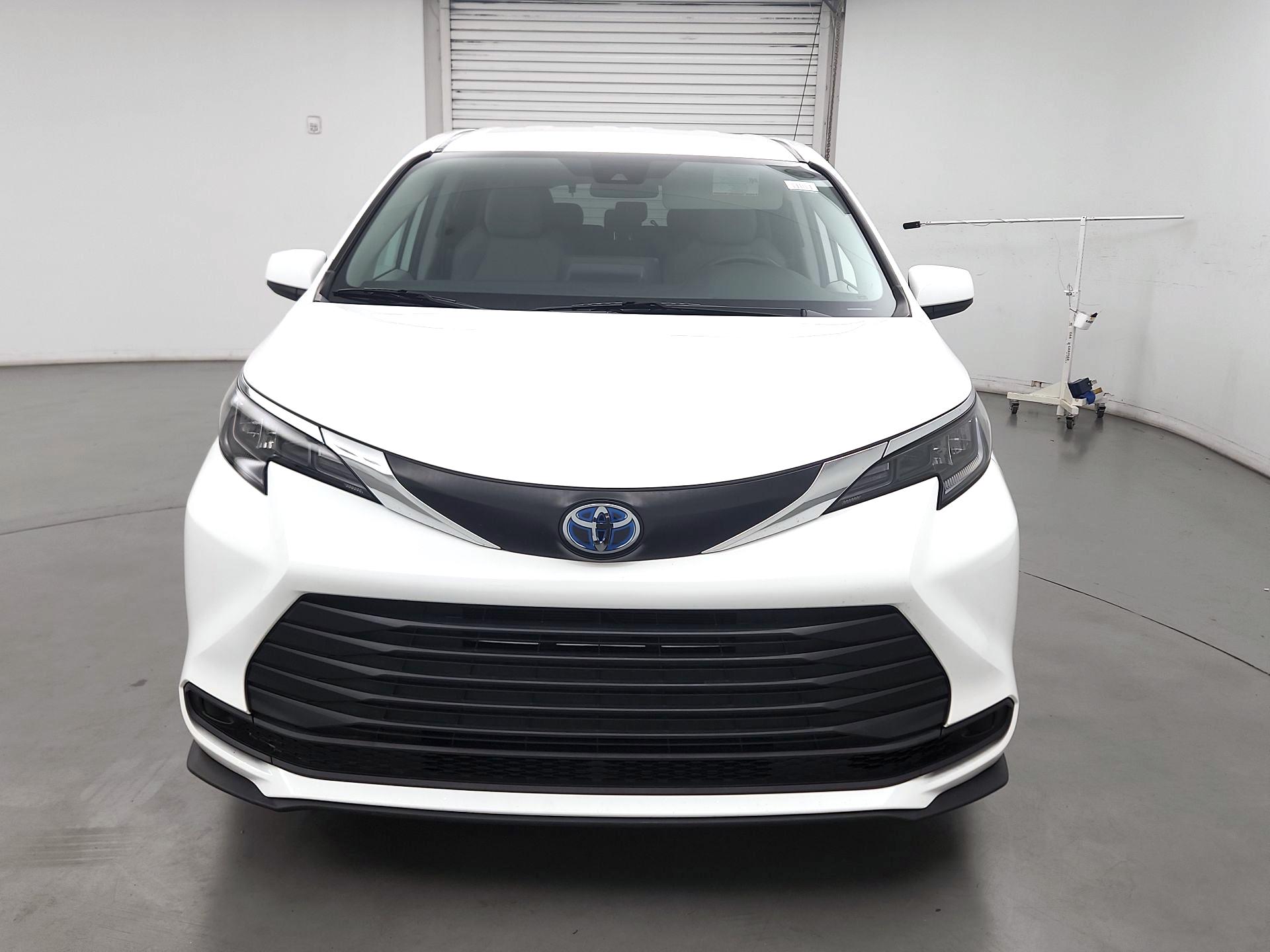 Thumbnail: 2024 Toyota Sienna - 2