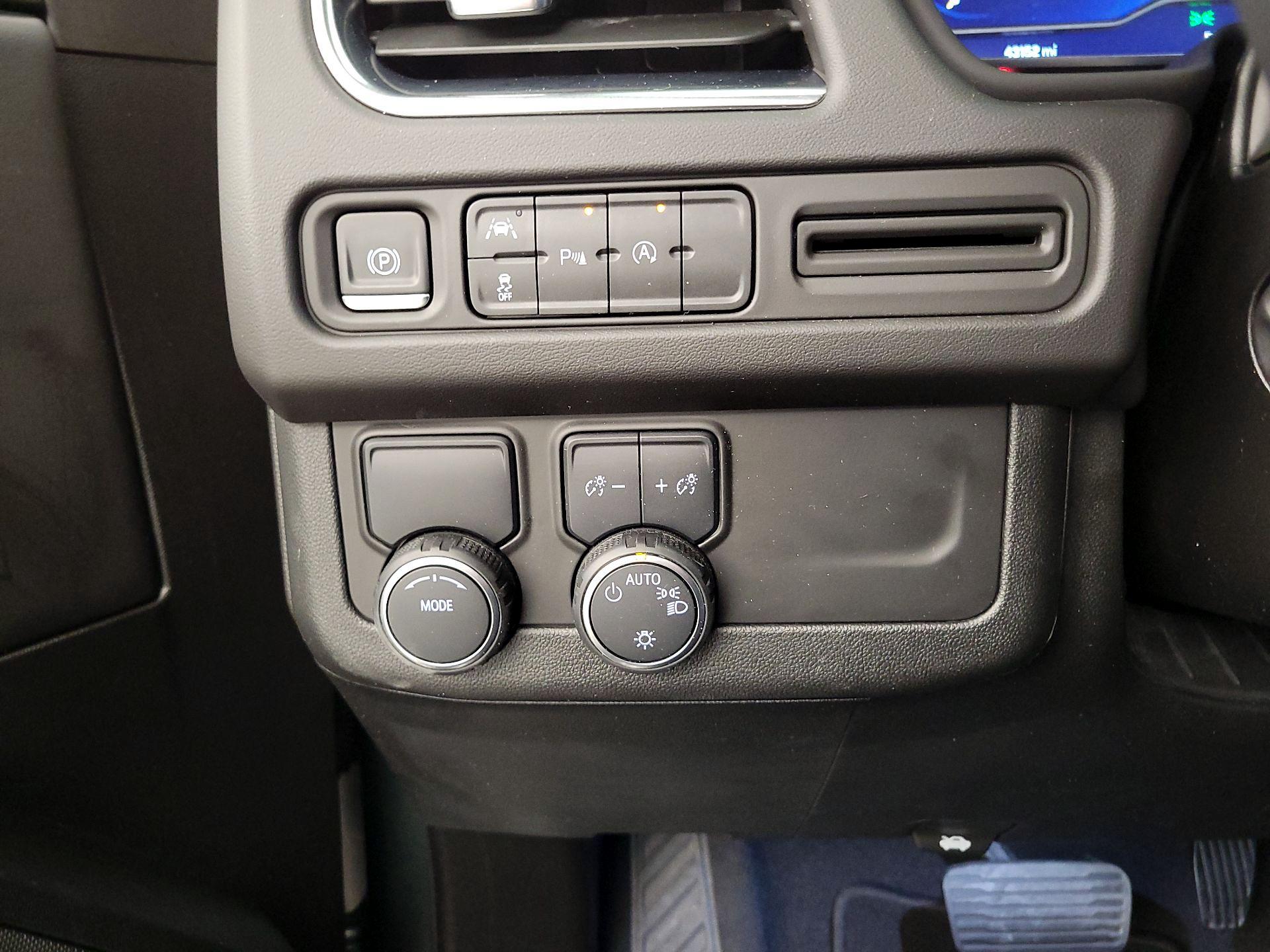 Thumbnail: 2023 Chevrolet Suburban - 13