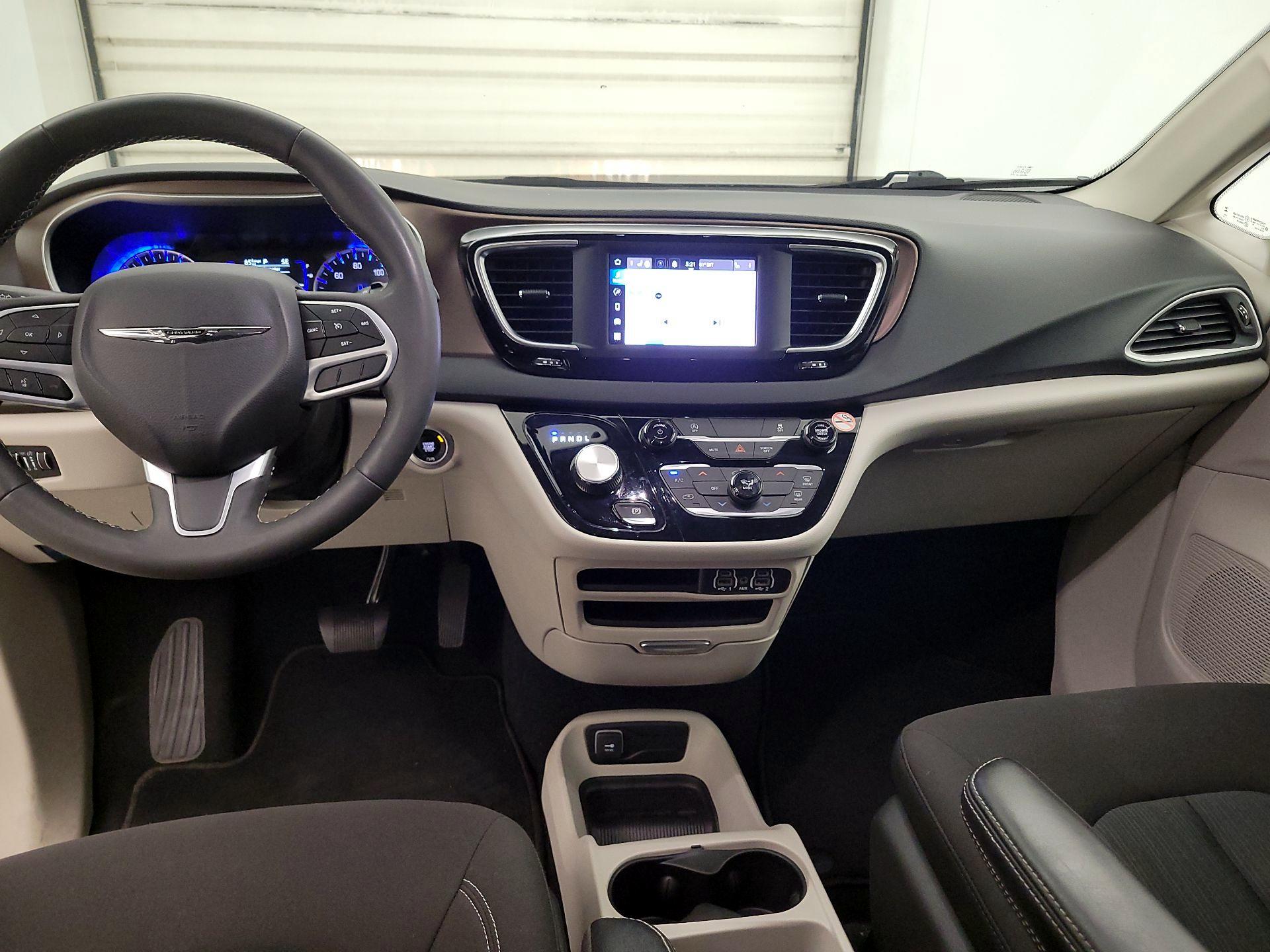 Thumbnail: 2023 Chrysler Voyager - 9