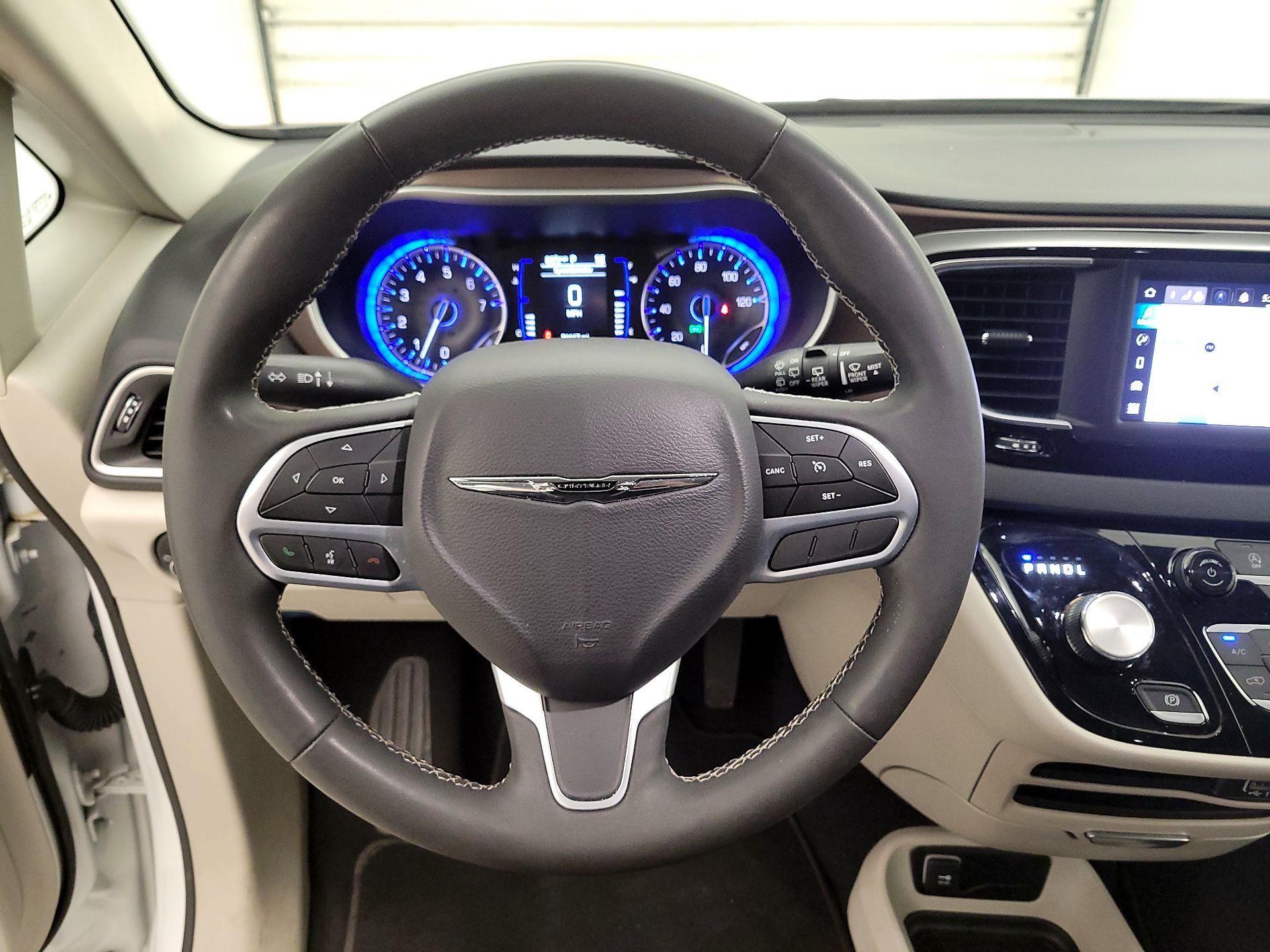 Thumbnail: 2023 Chrysler Voyager - 10