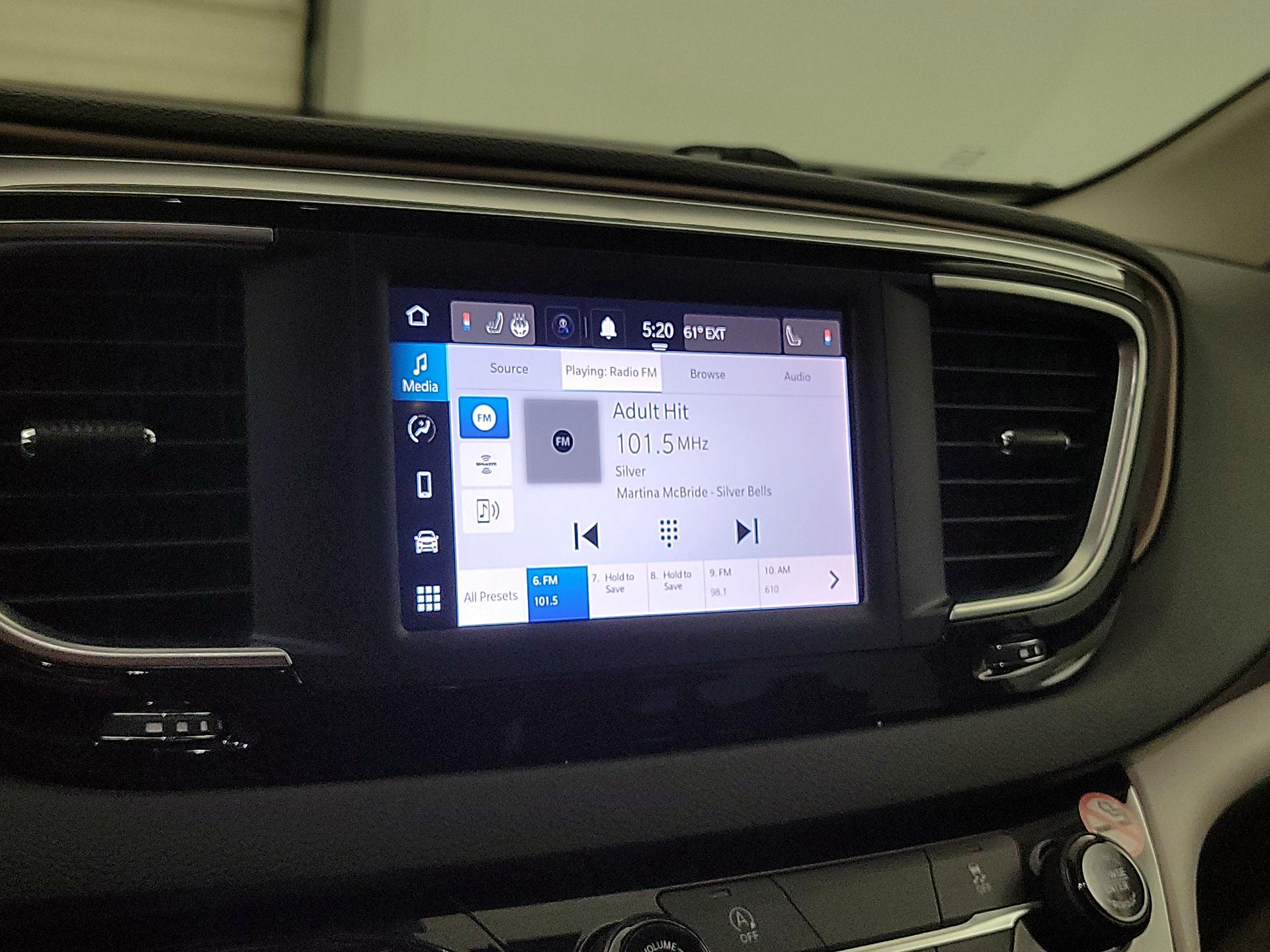 Thumbnail: 2023 Chrysler Voyager - 15