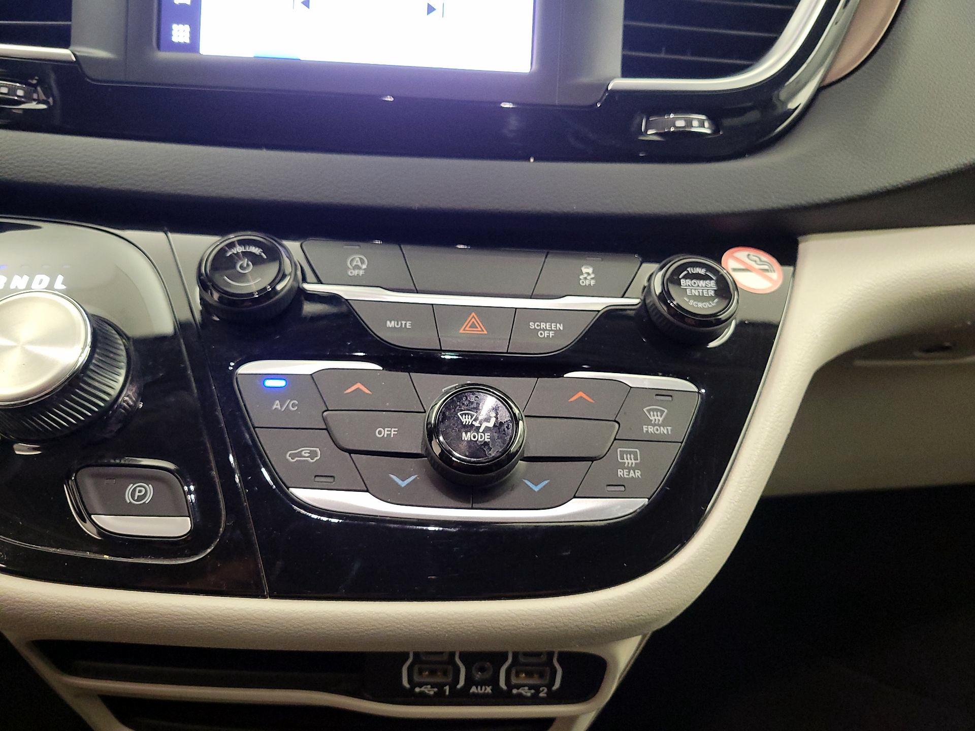 Thumbnail: 2023 Chrysler Voyager - 16