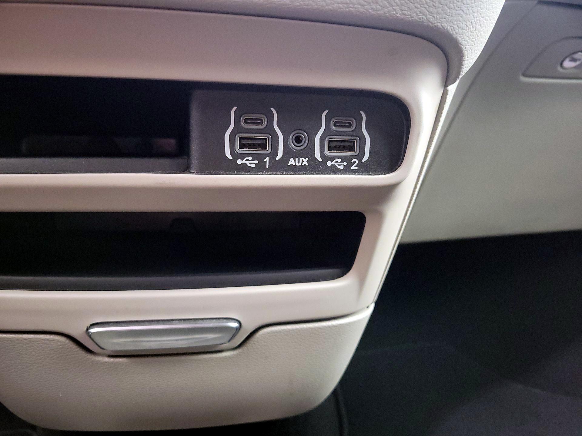 Thumbnail: 2023 Chrysler Voyager - 18