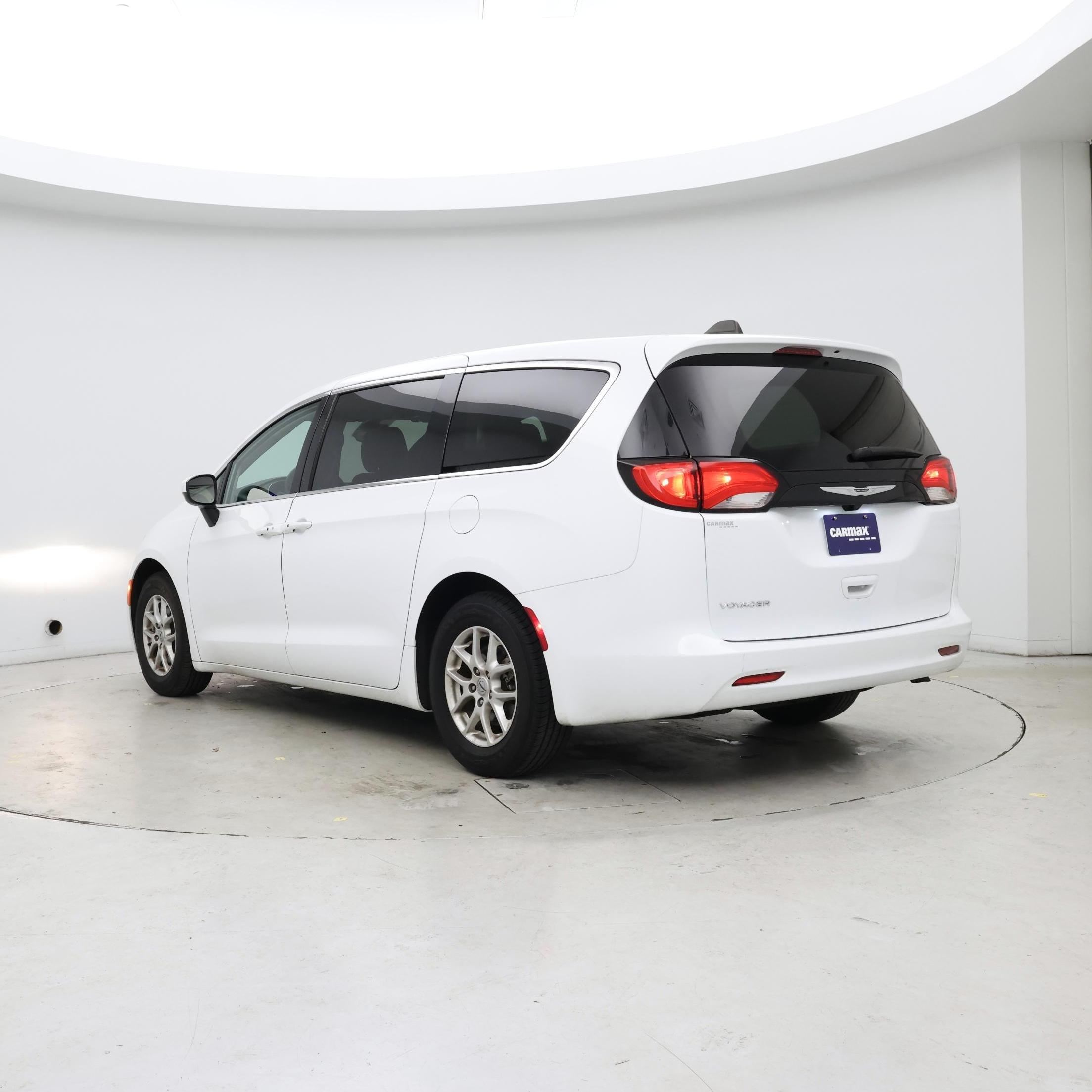 Thumbnail: 2023 Chrysler Voyager - 2