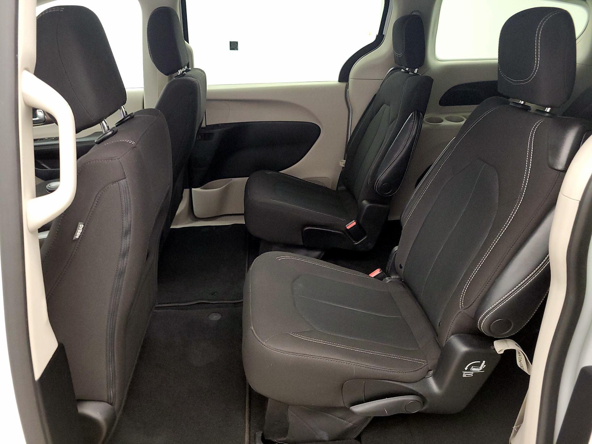 Thumbnail: 2023 Chrysler Voyager - 19