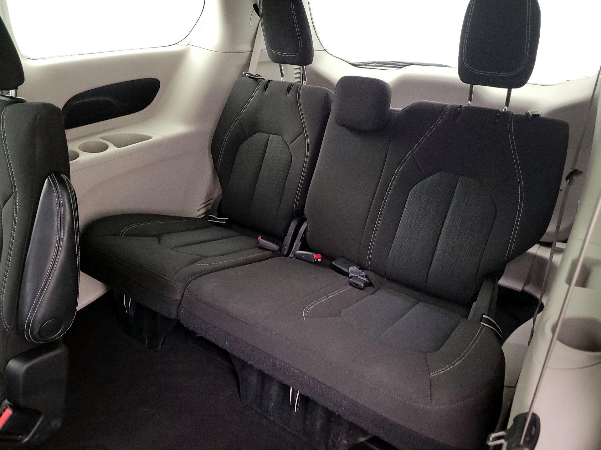 Thumbnail: 2023 Chrysler Voyager - 20