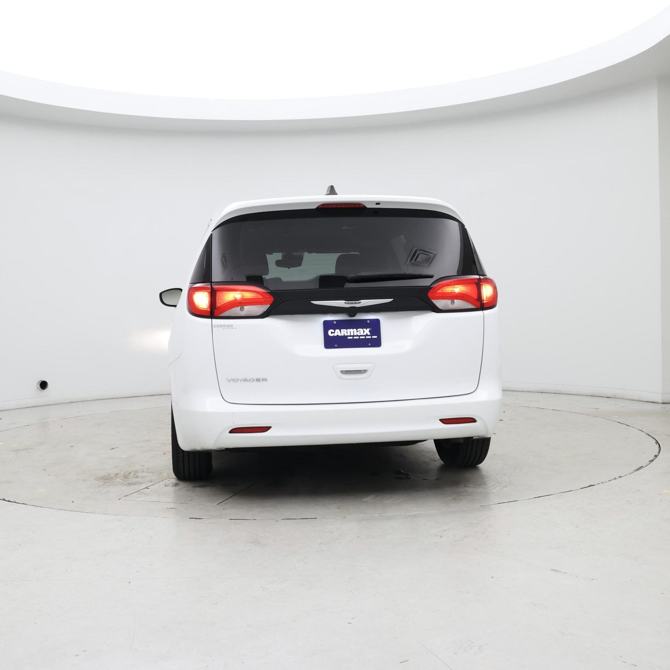 Thumbnail: 2023 Chrysler Voyager - 6