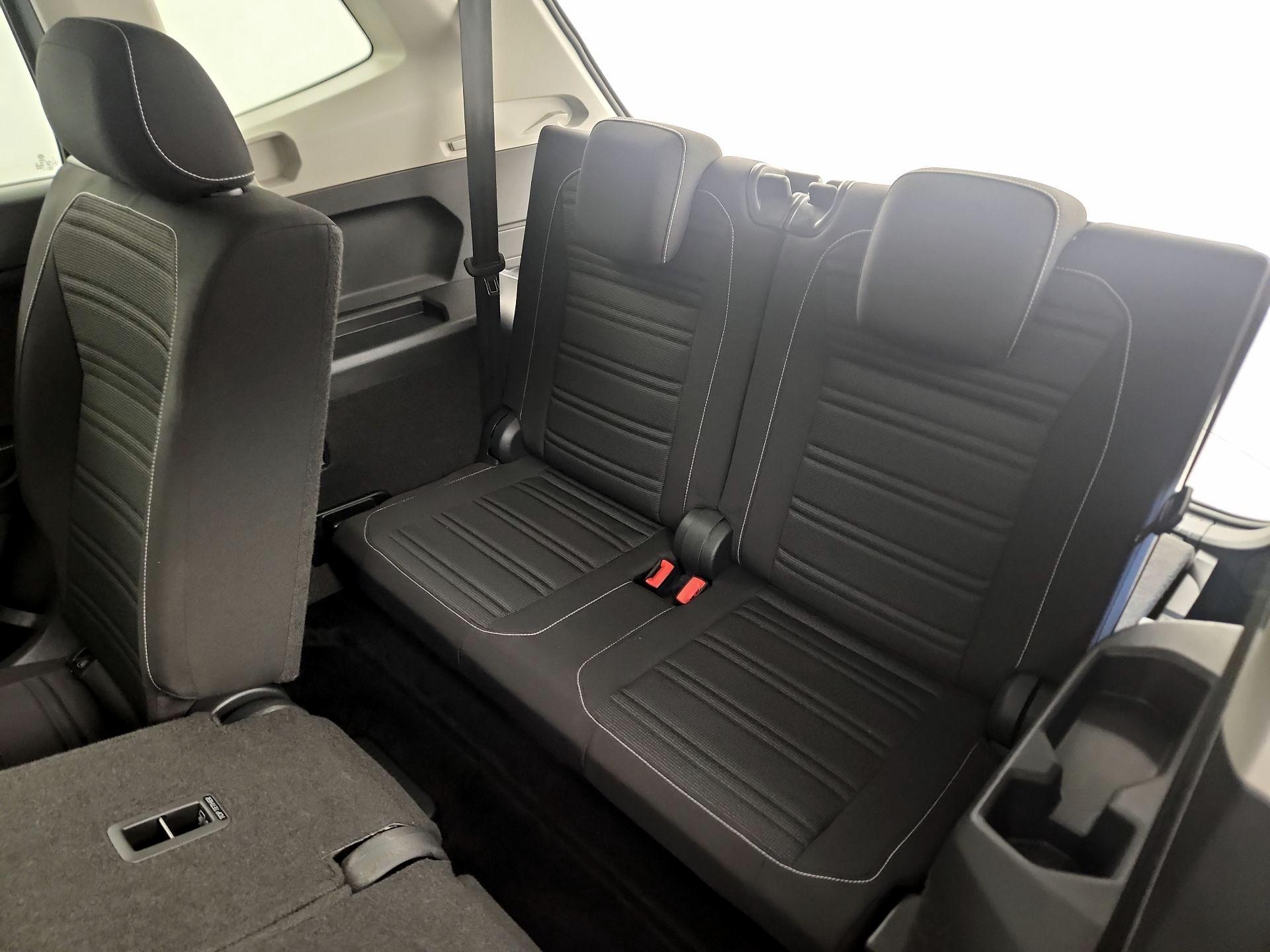 Thumbnail: 2024 Volkswagen Tiguan - 18