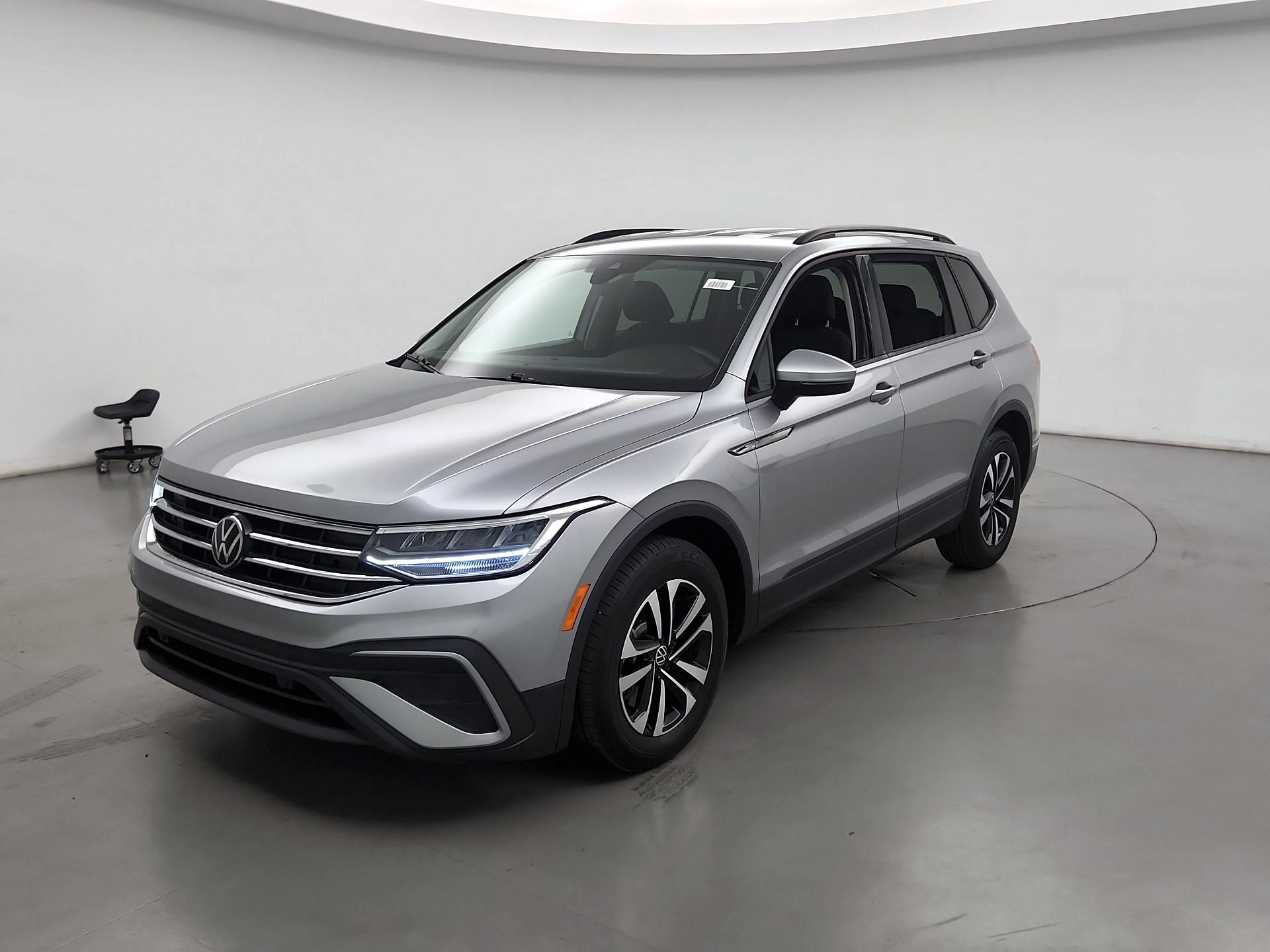 Thumbnail: 2024 Volkswagen Tiguan - 3