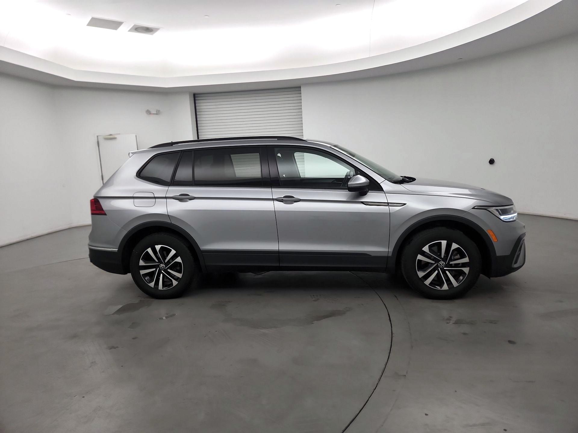 Thumbnail: 2024 Volkswagen Tiguan - 4