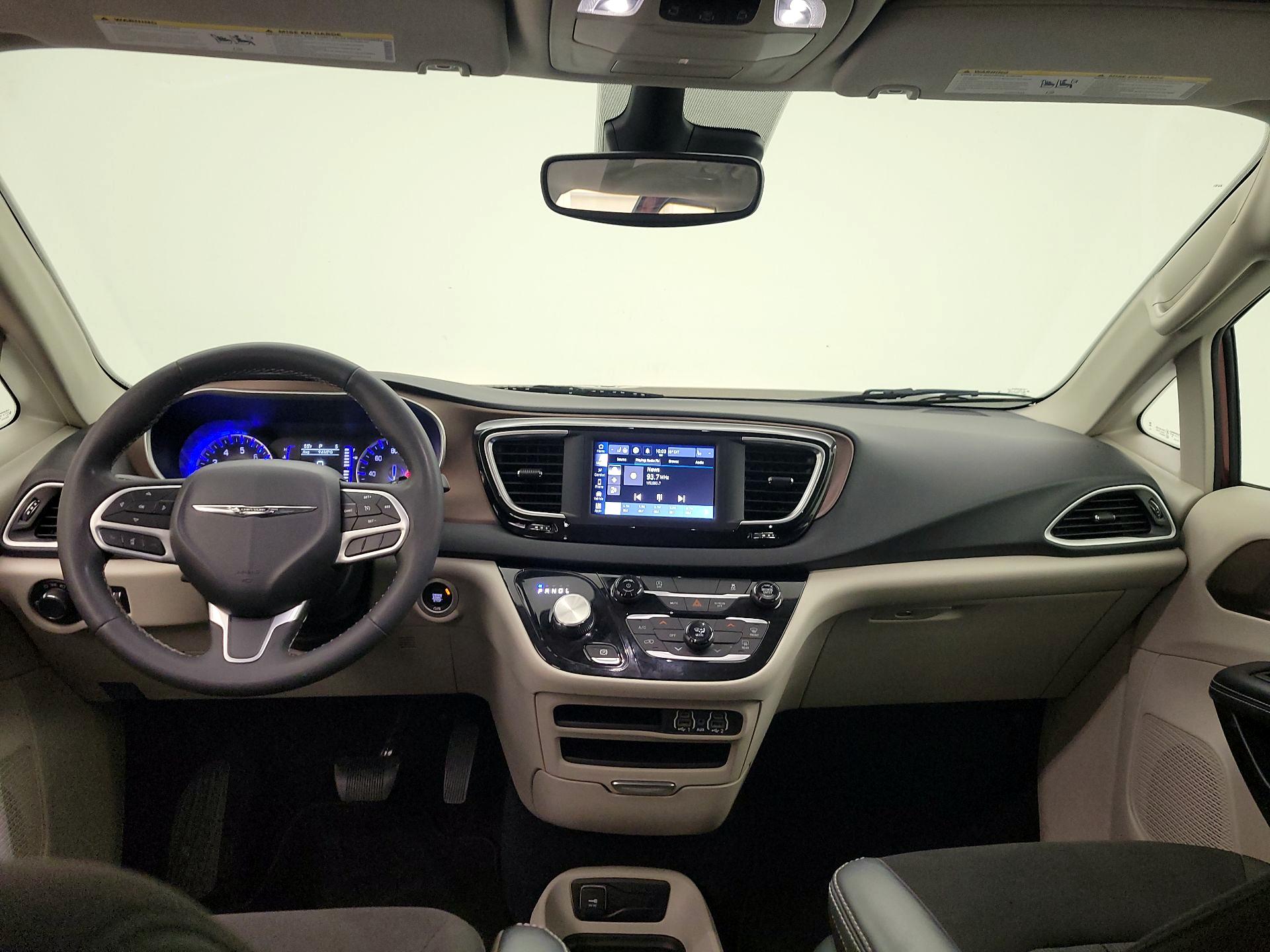 Thumbnail: 2023 Chrysler Voyager - 9